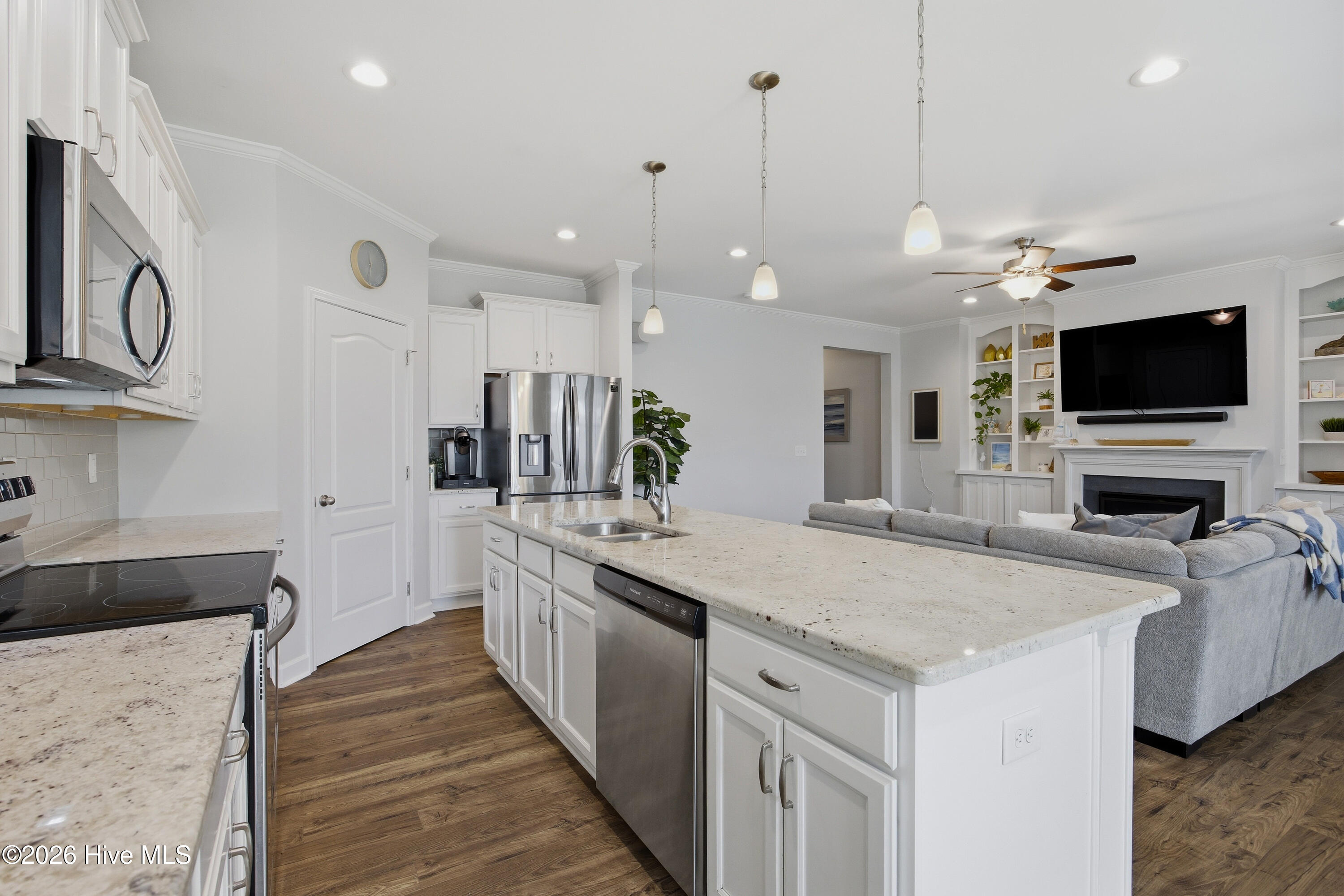 100563122 | Photo 21