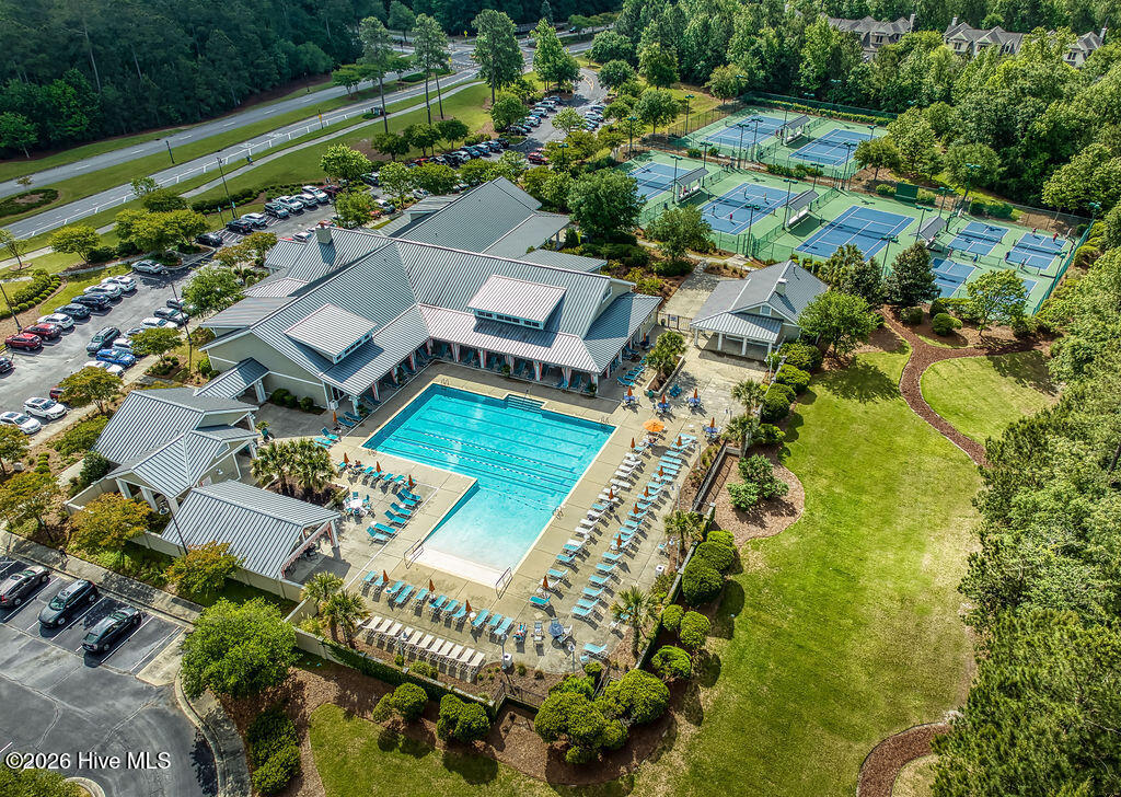 100569553 | Photo 32