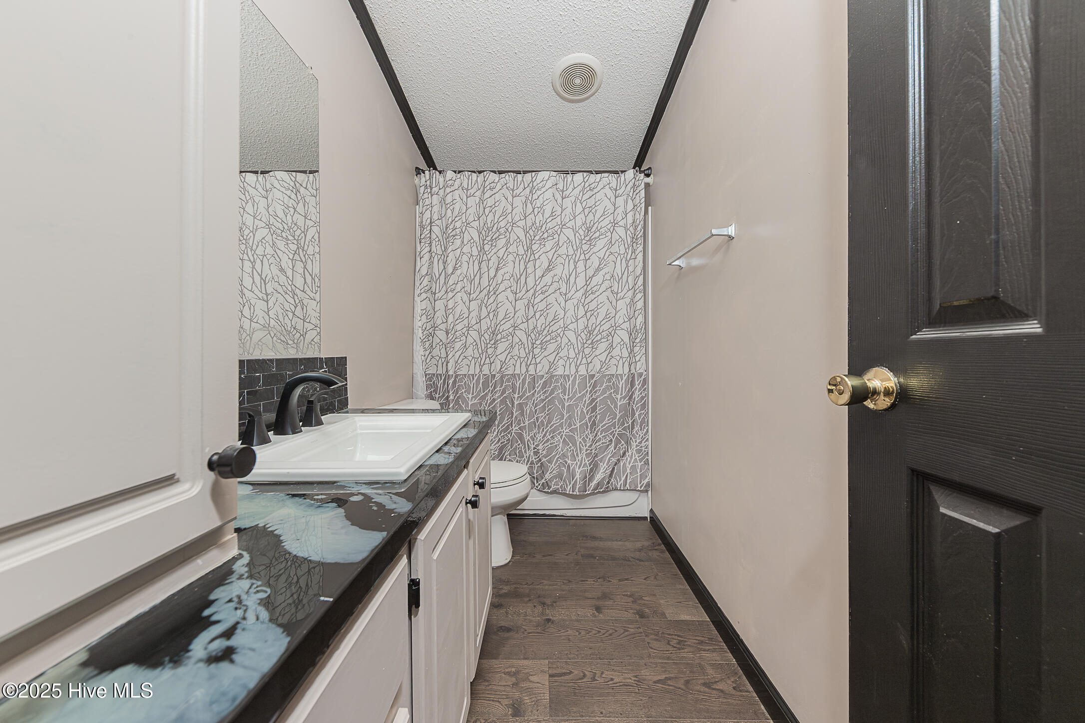 100546784 | Photo 43