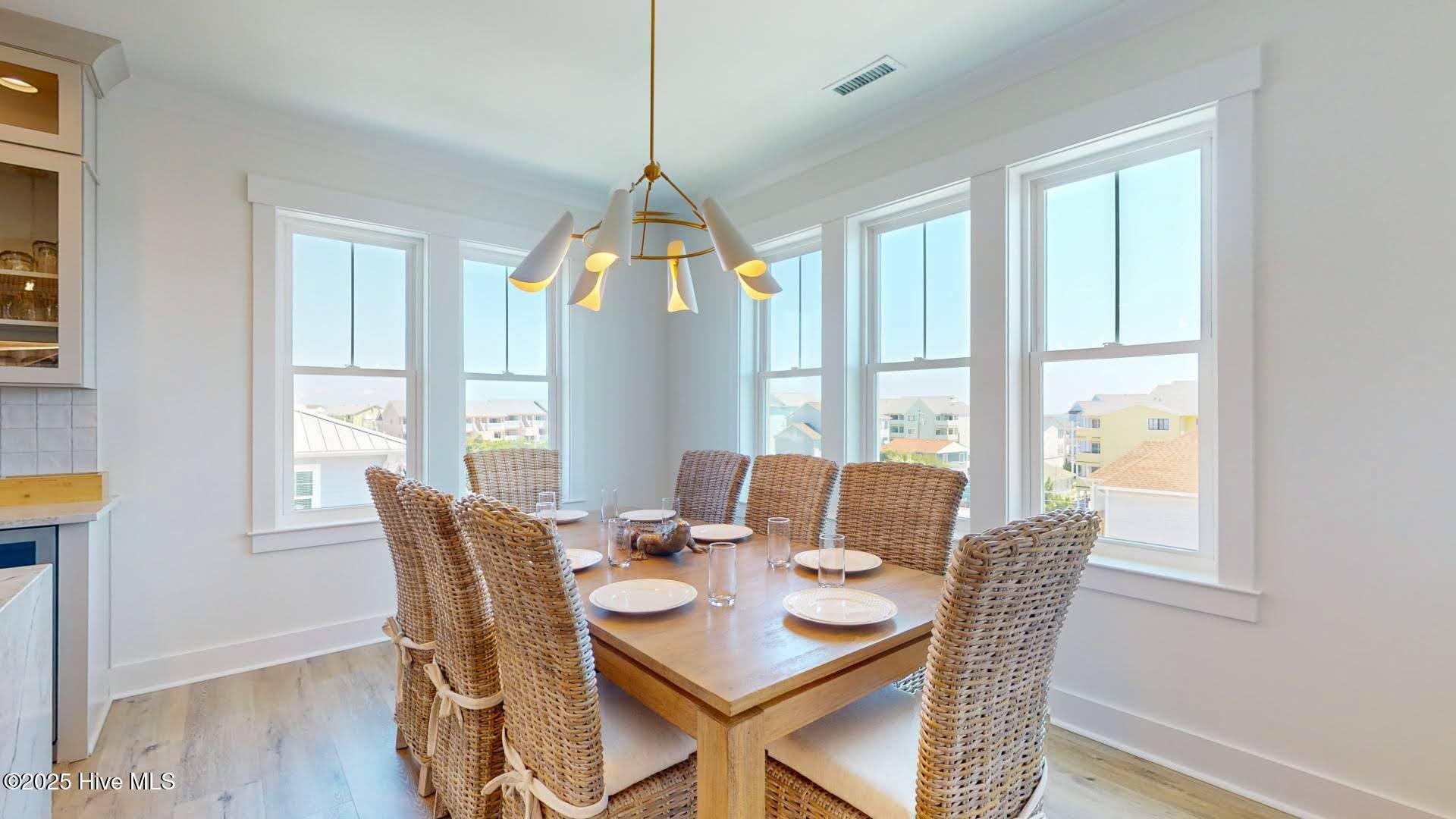 100560716 | Photo 30