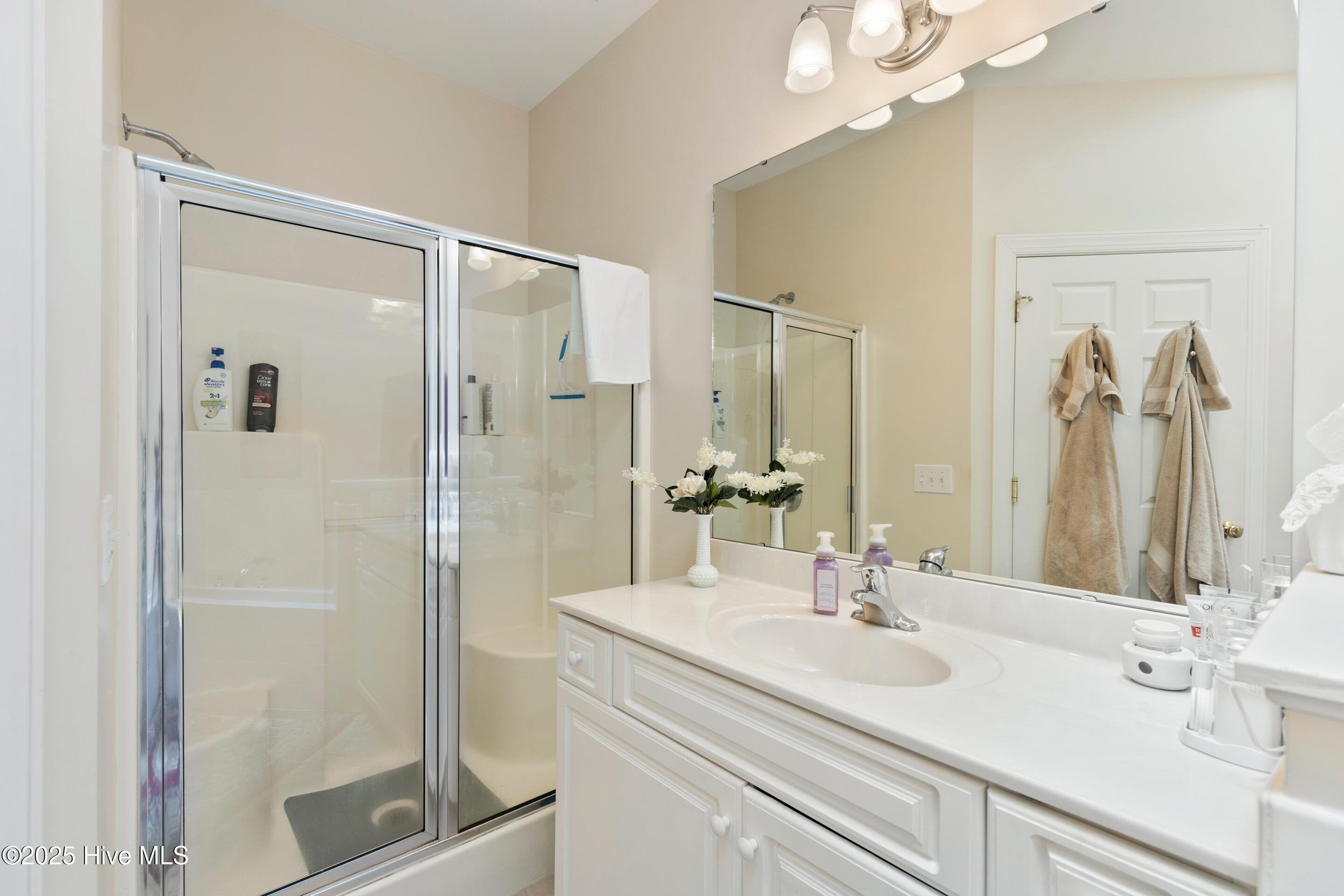 100527165 | Photo 24