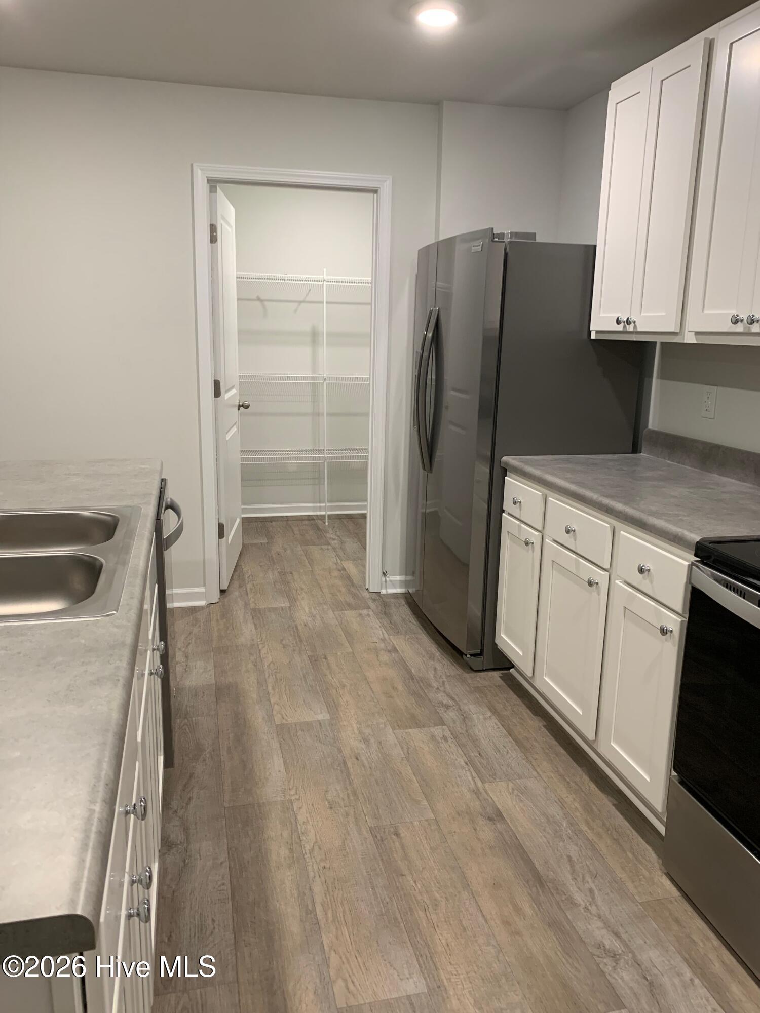 100568580 | Photo 26