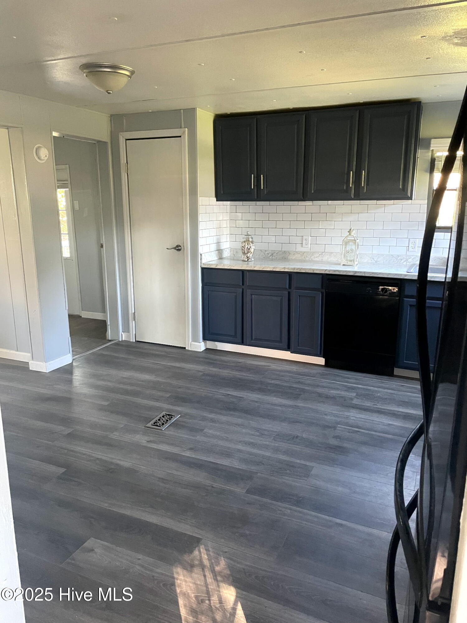 100540035 | Photo 46