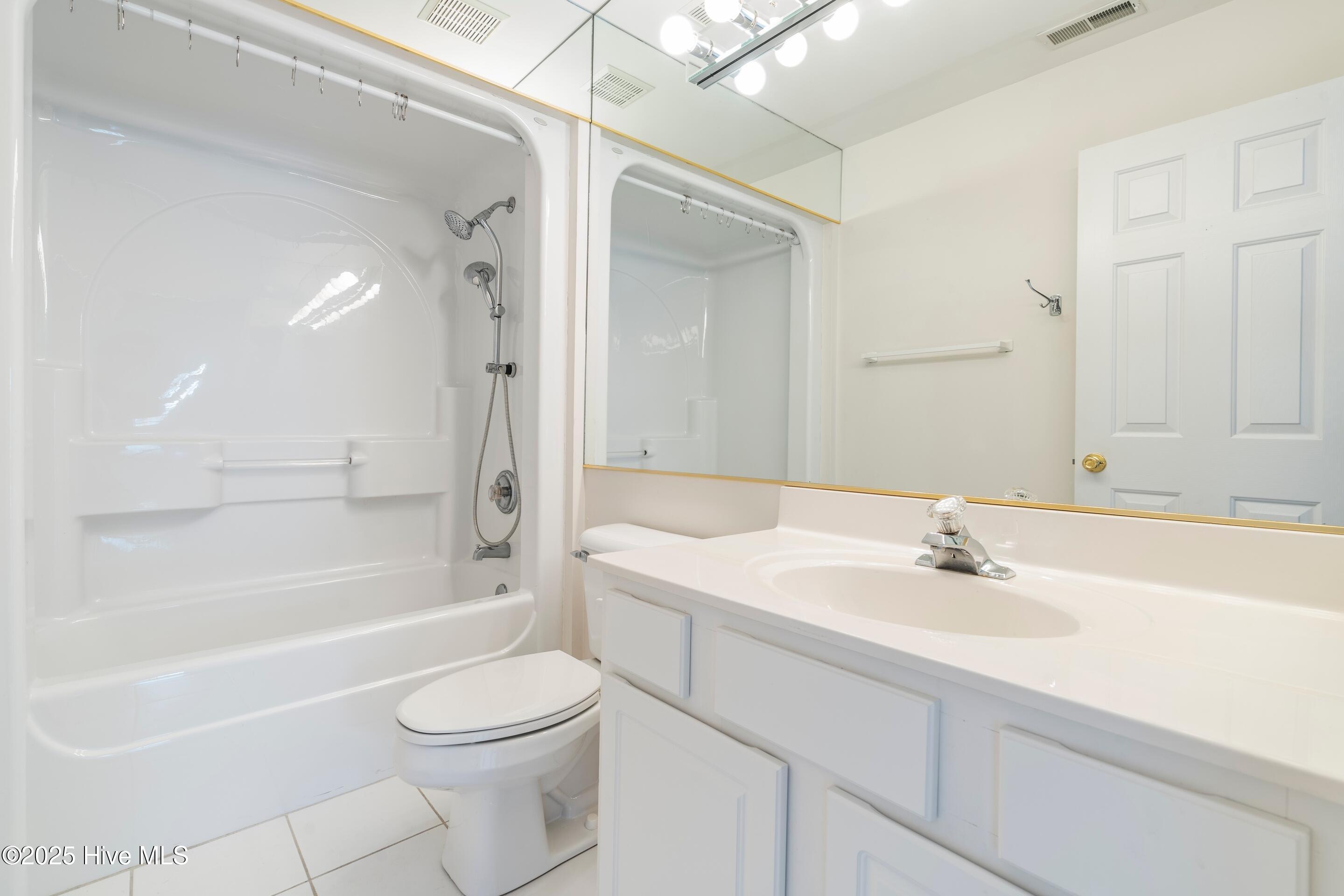 100511628 | Photo 40