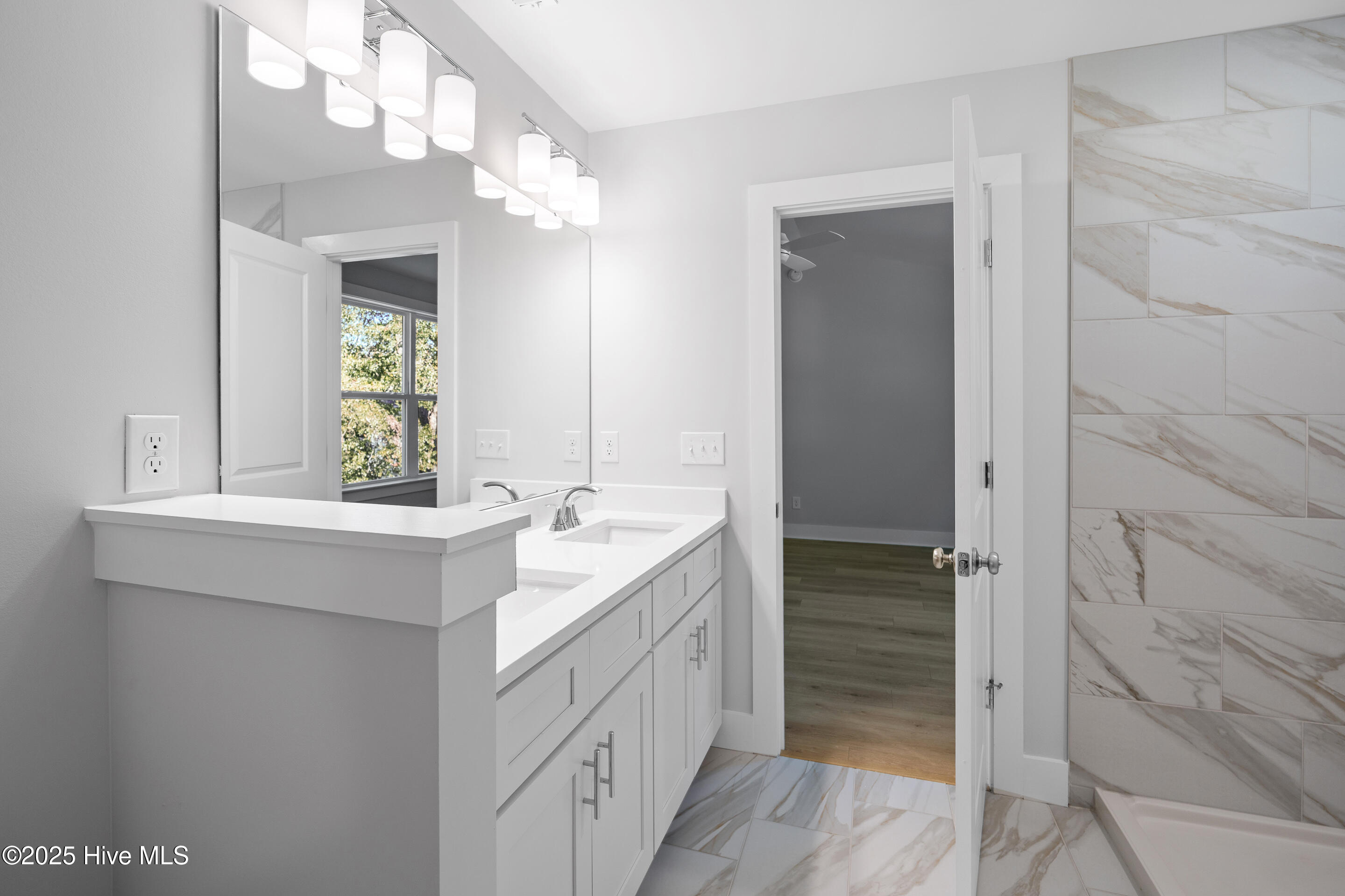 100547481 | Photo 19