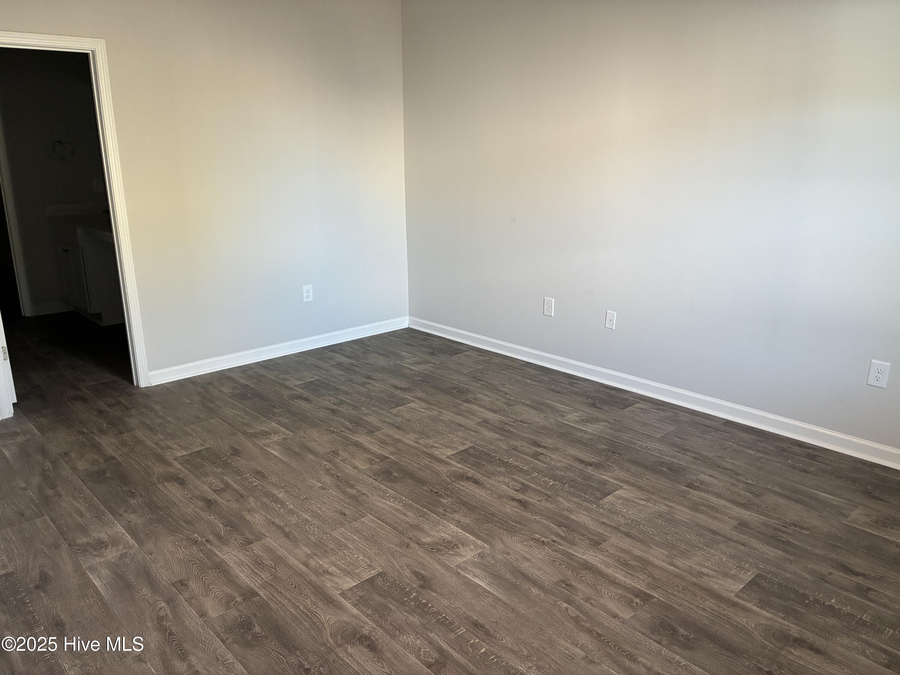 100543140 | Photo 13