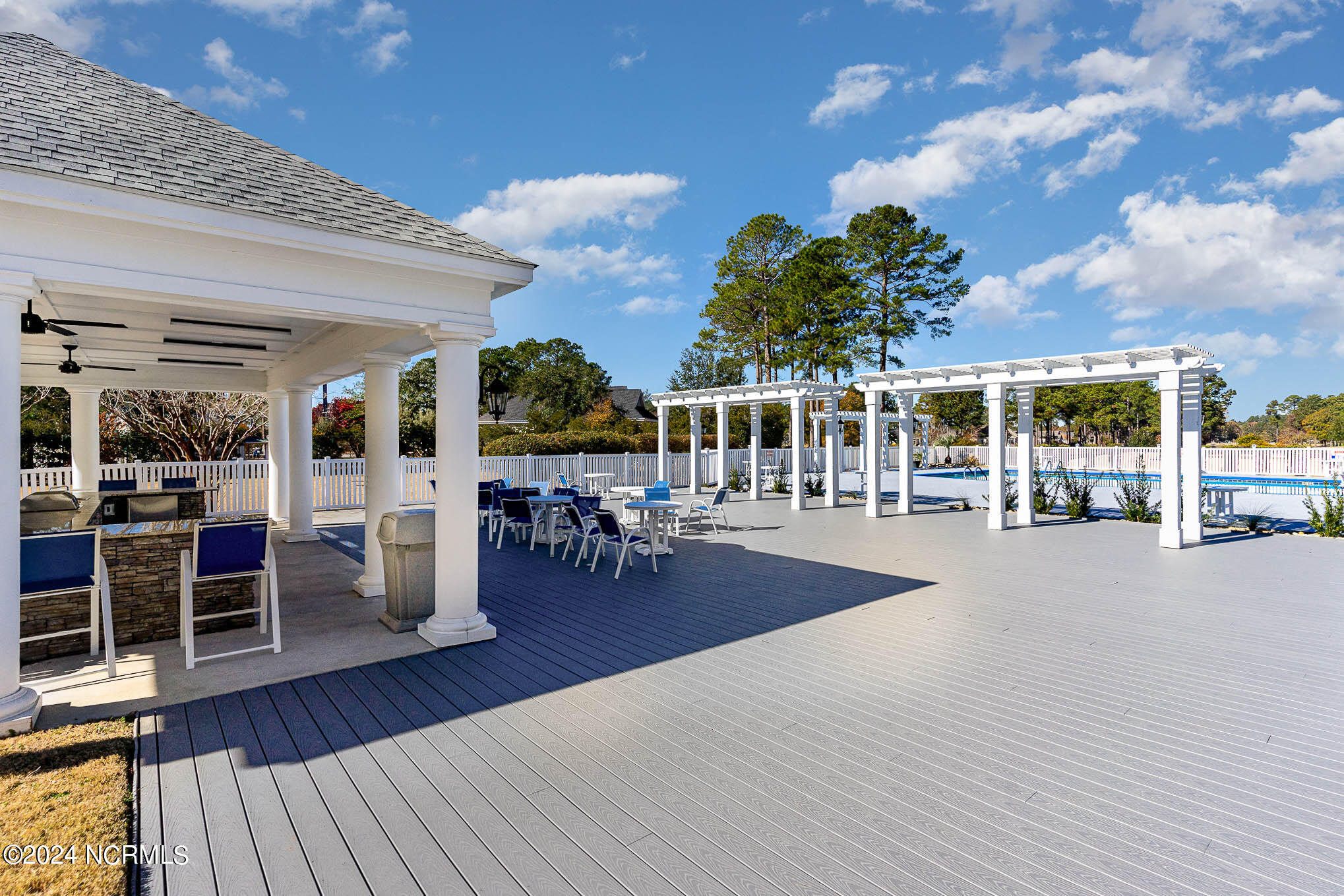 100515383 | Photo 30