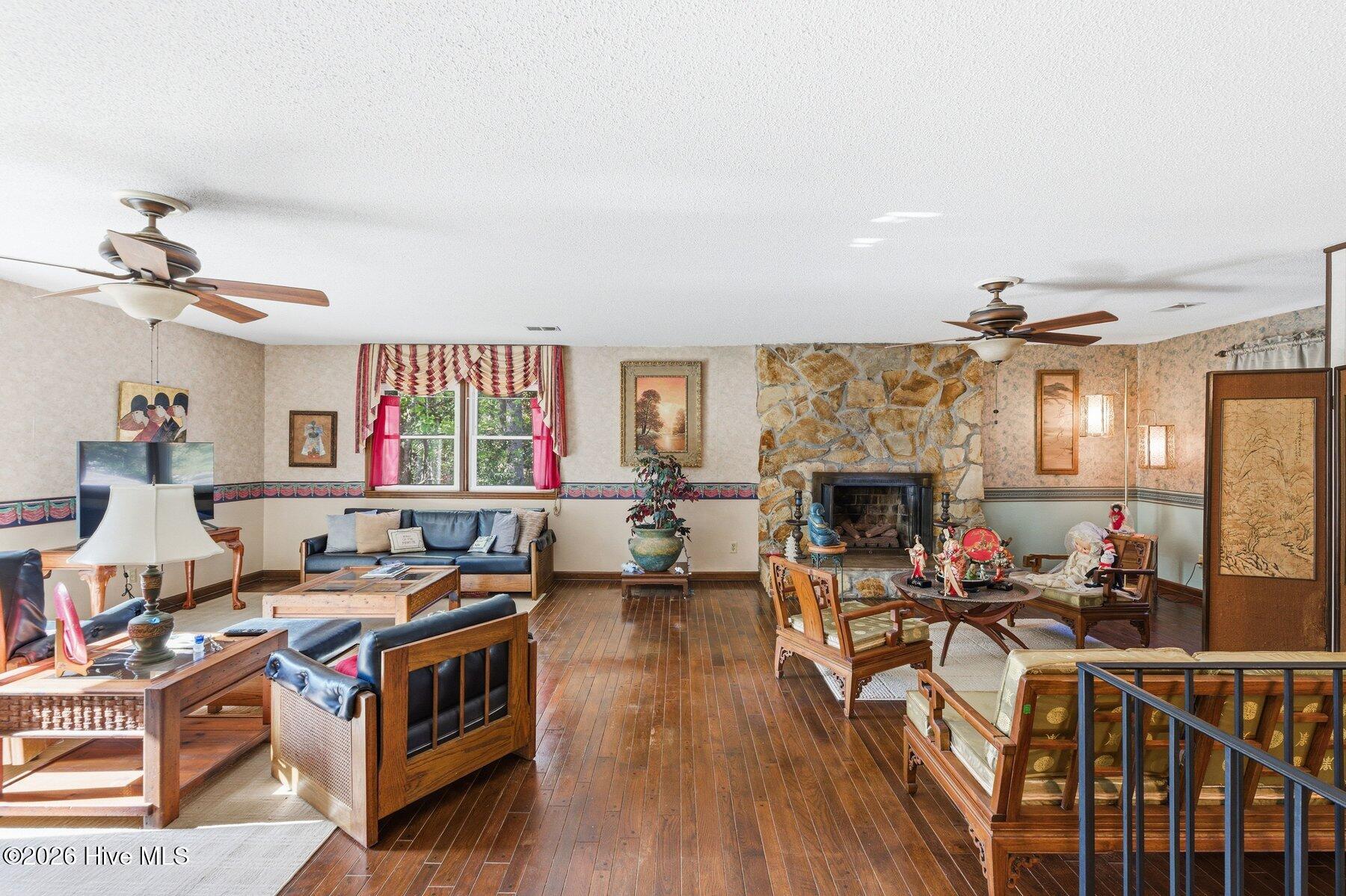 100564189 | Photo 21