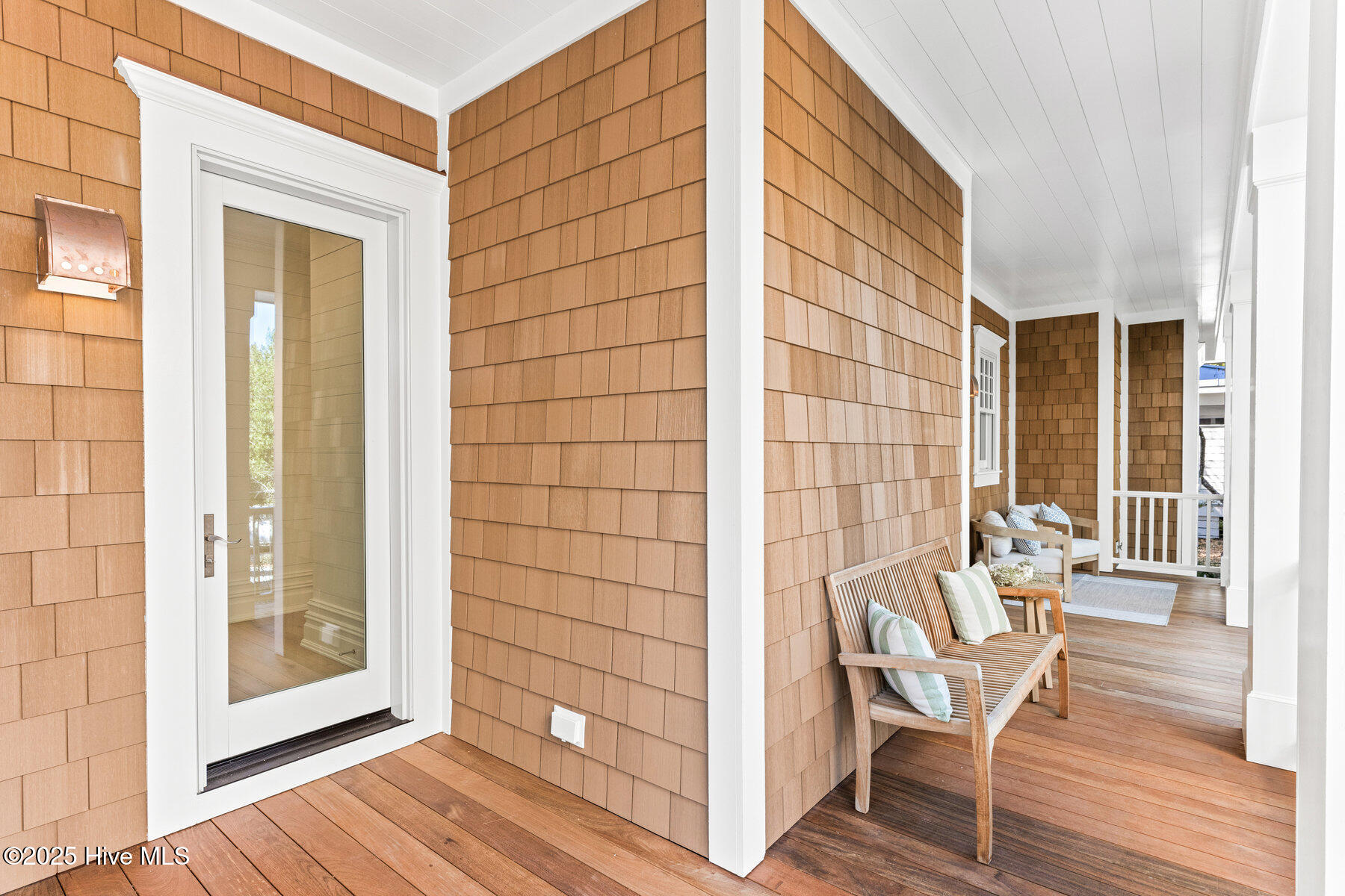 100401243 | Photo 76