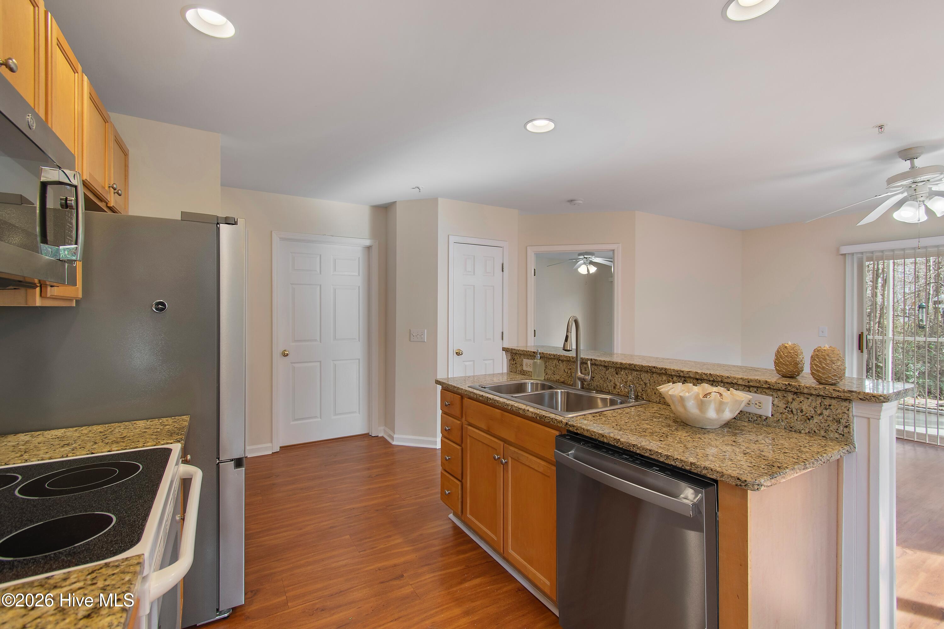 100550603 | Photo 15