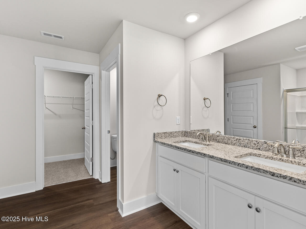 100538244 | Photo 17