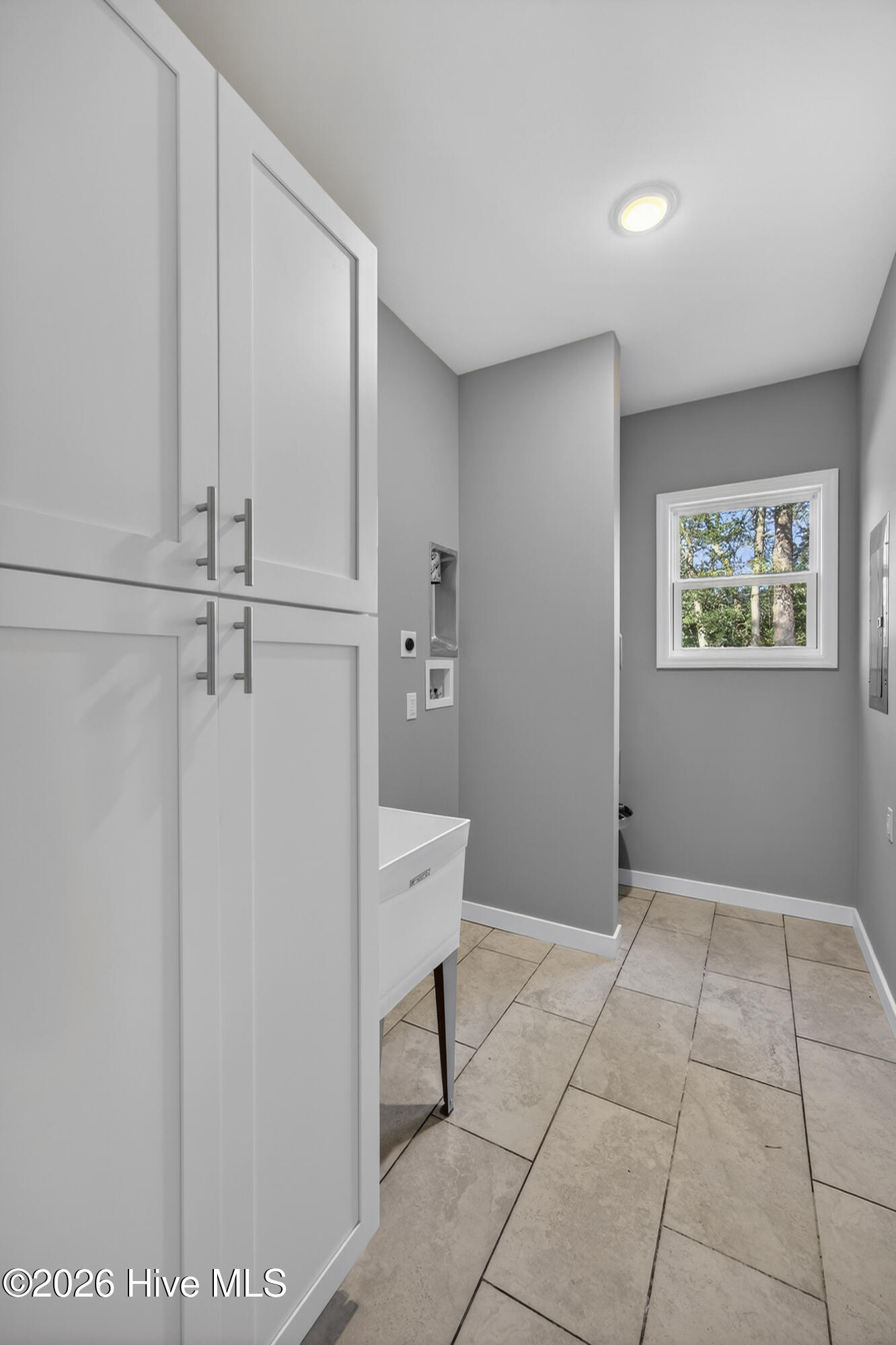 100548681 | Photo 17