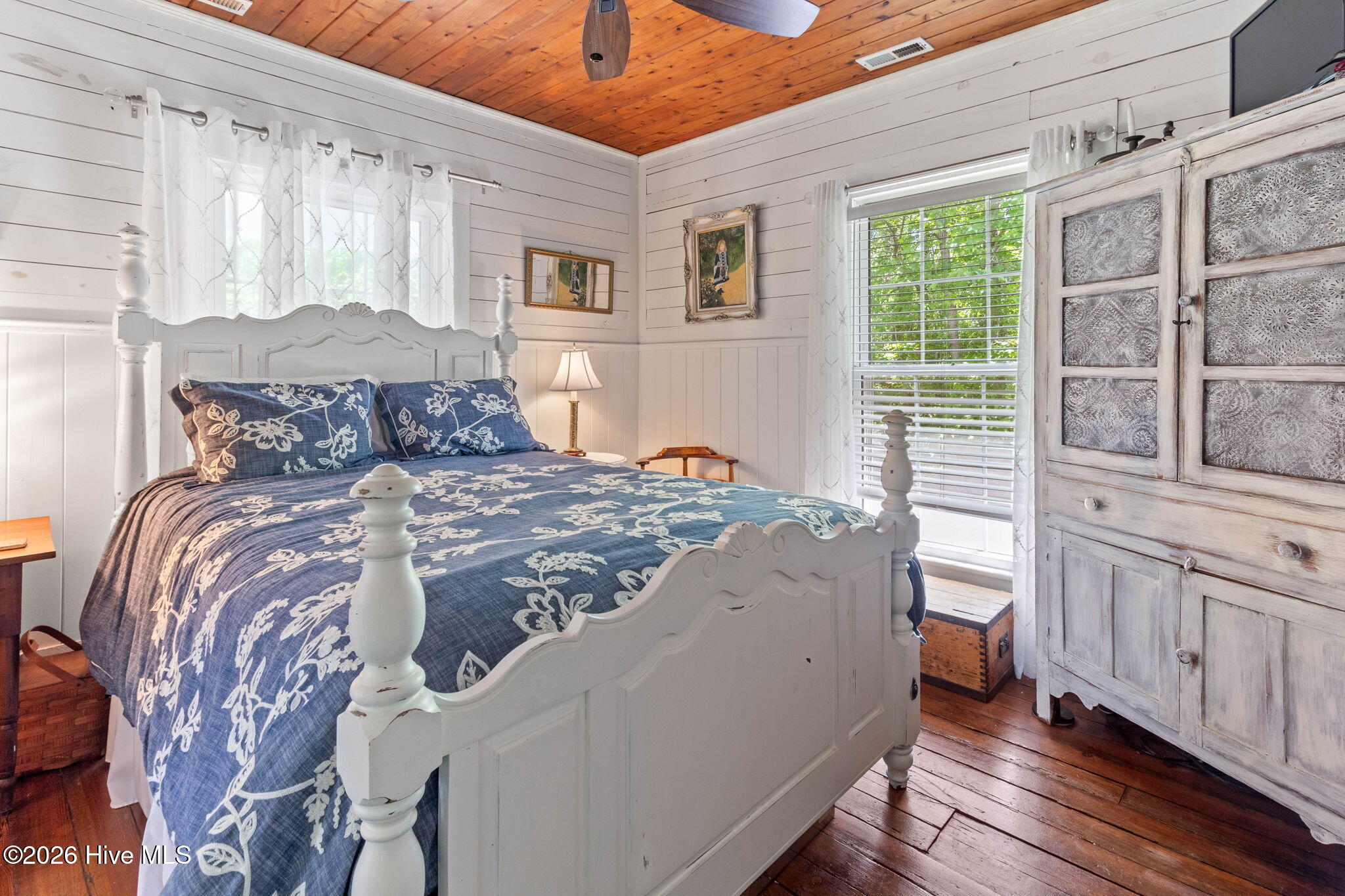 100554921 | Photo 40