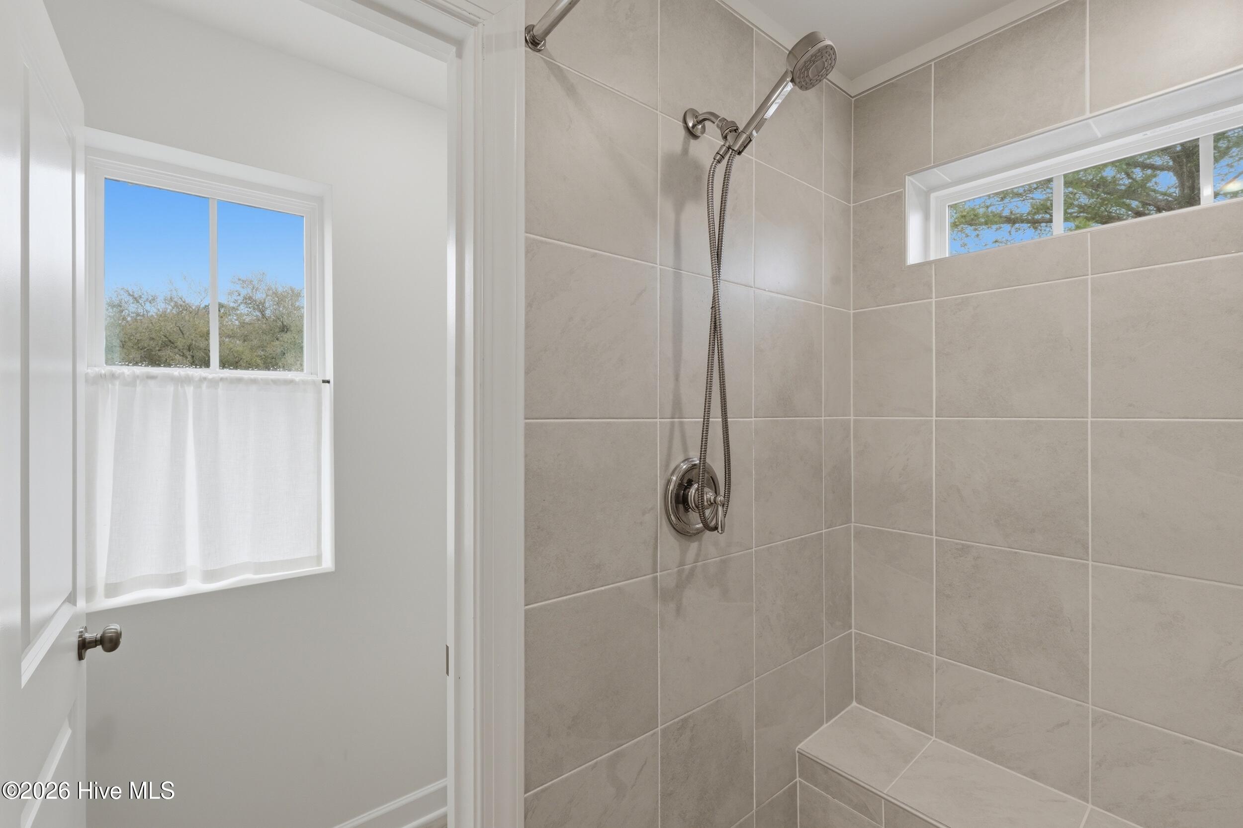 100559477 | Photo 31