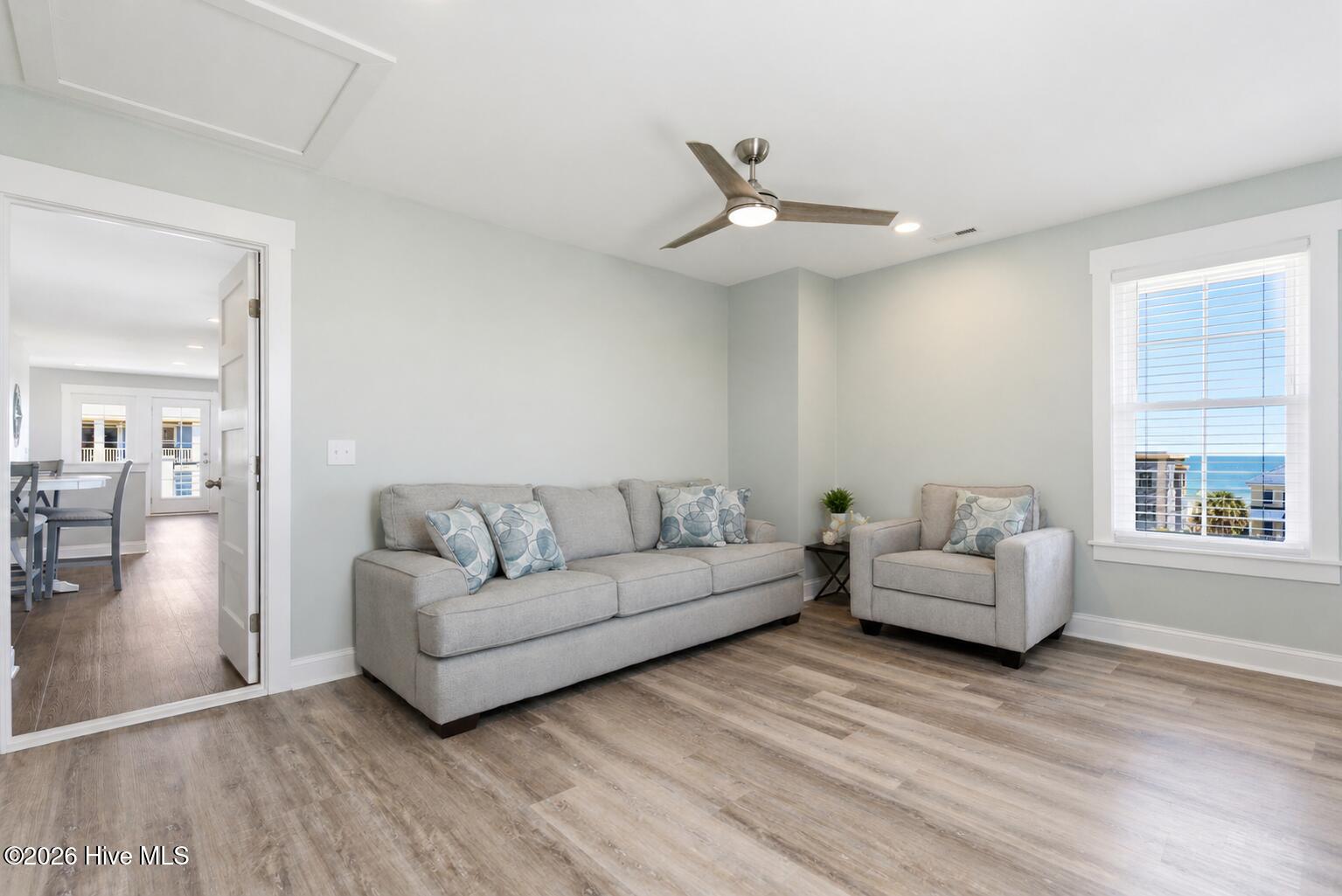 100570056 | Photo 57