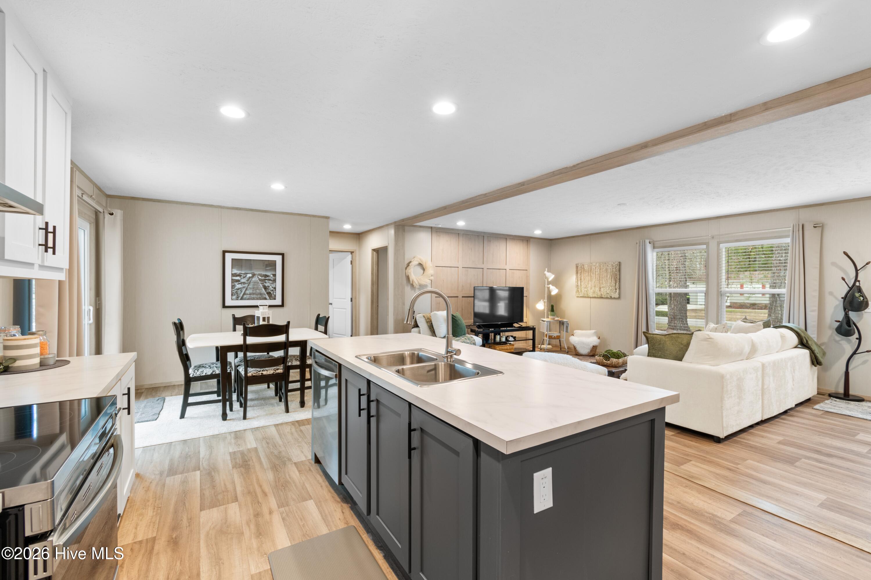 100558122 | Photo 14