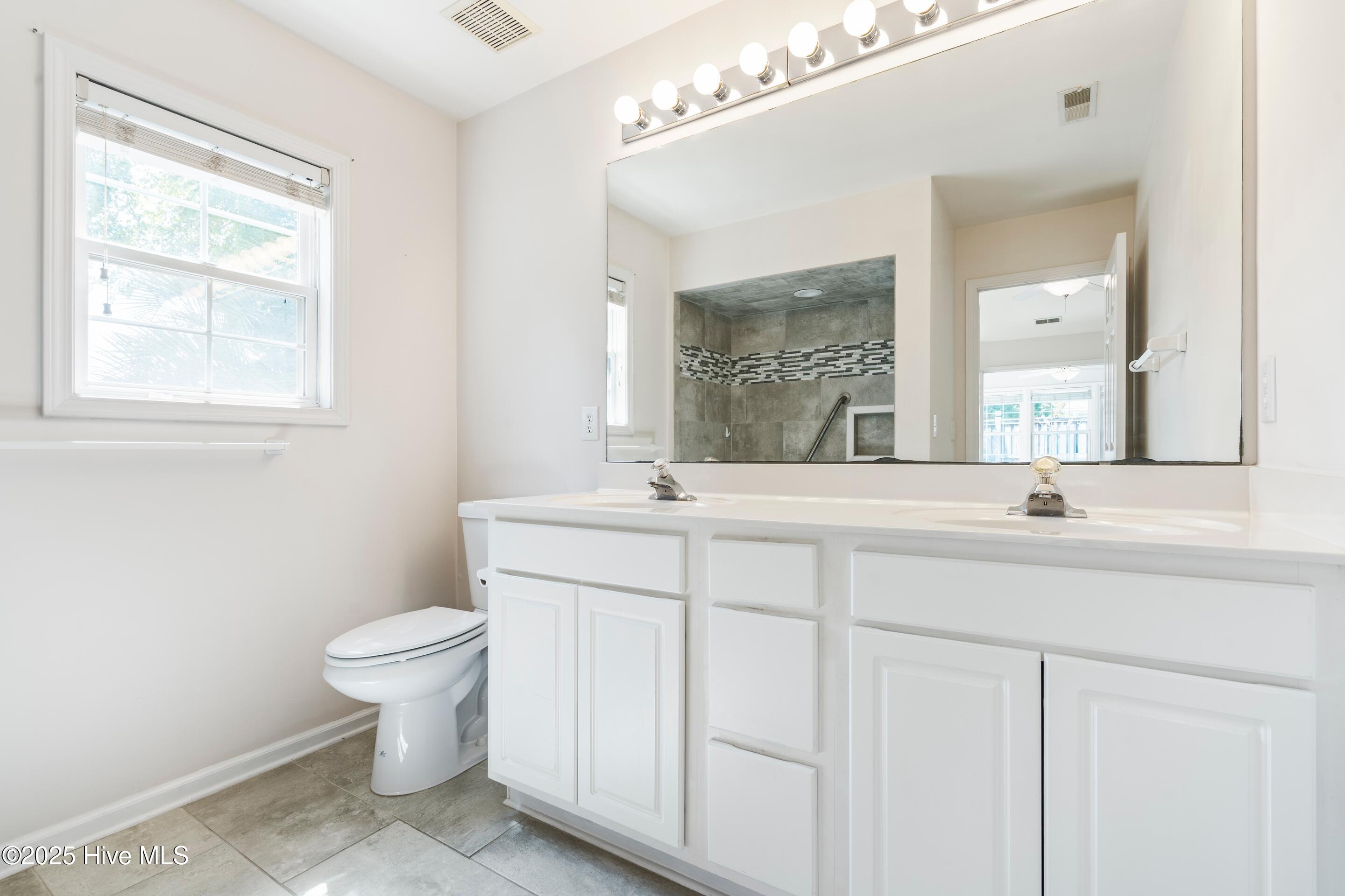 100511628 | Photo 32