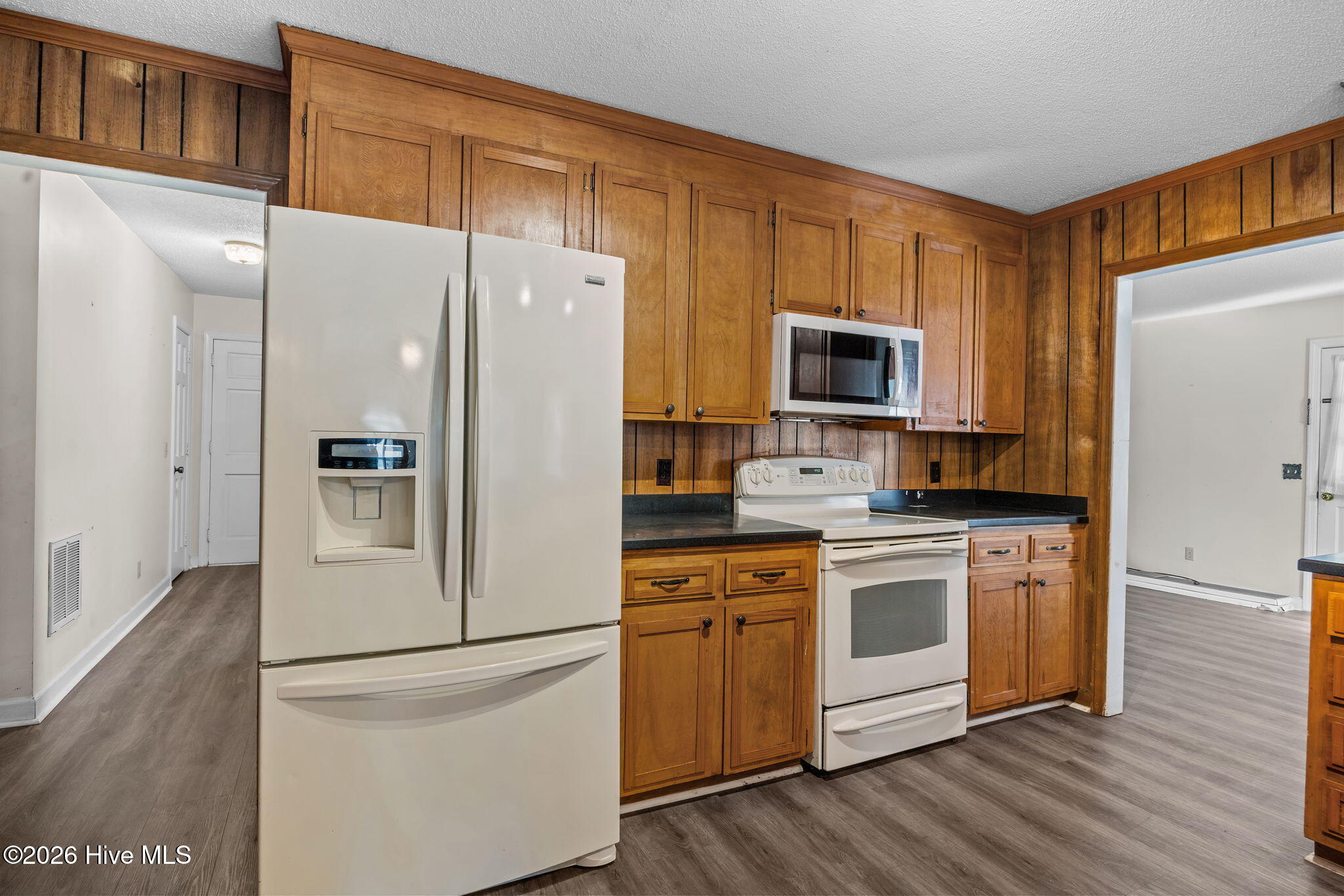 100559935 | Photo 19