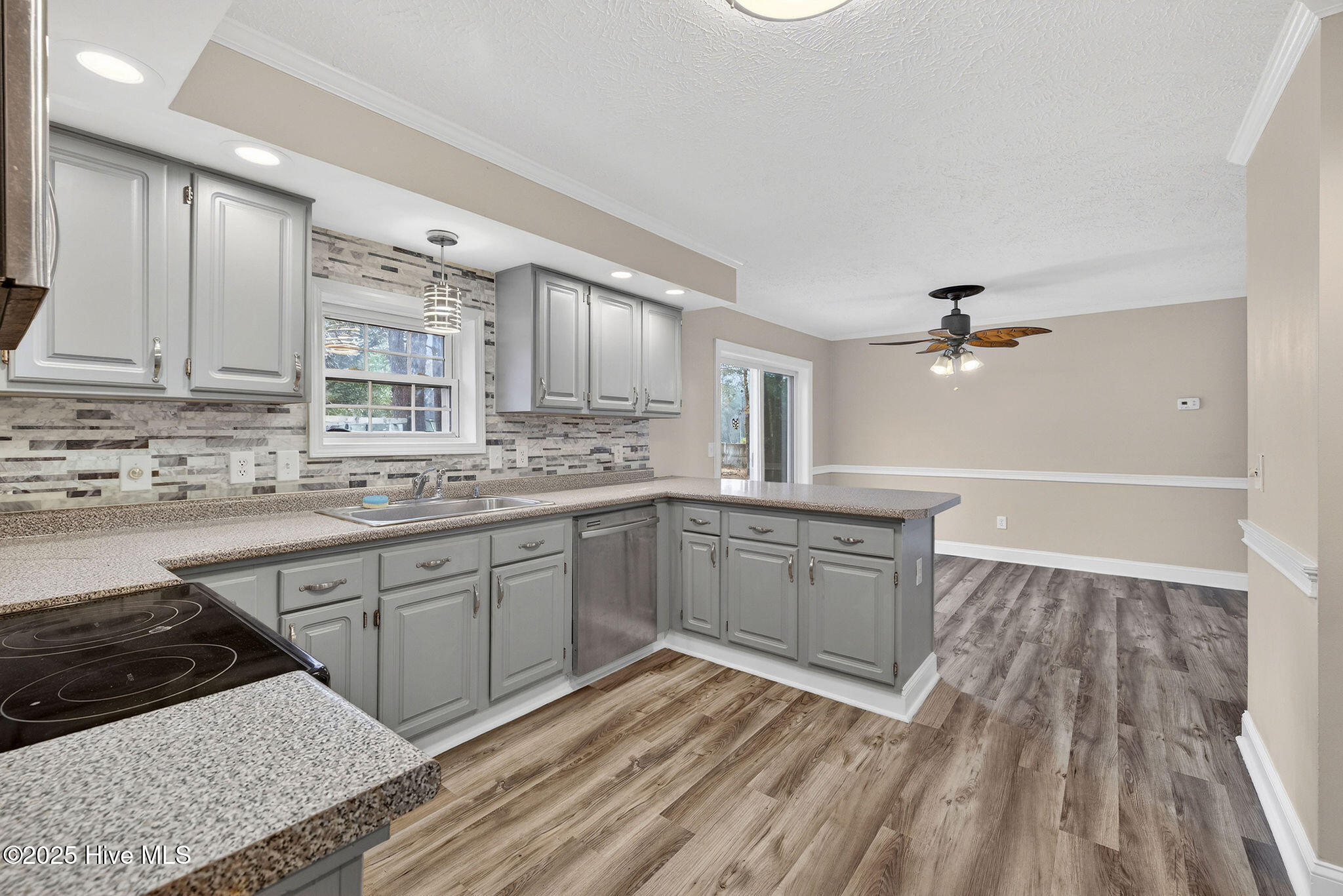 100546222 | Photo 22