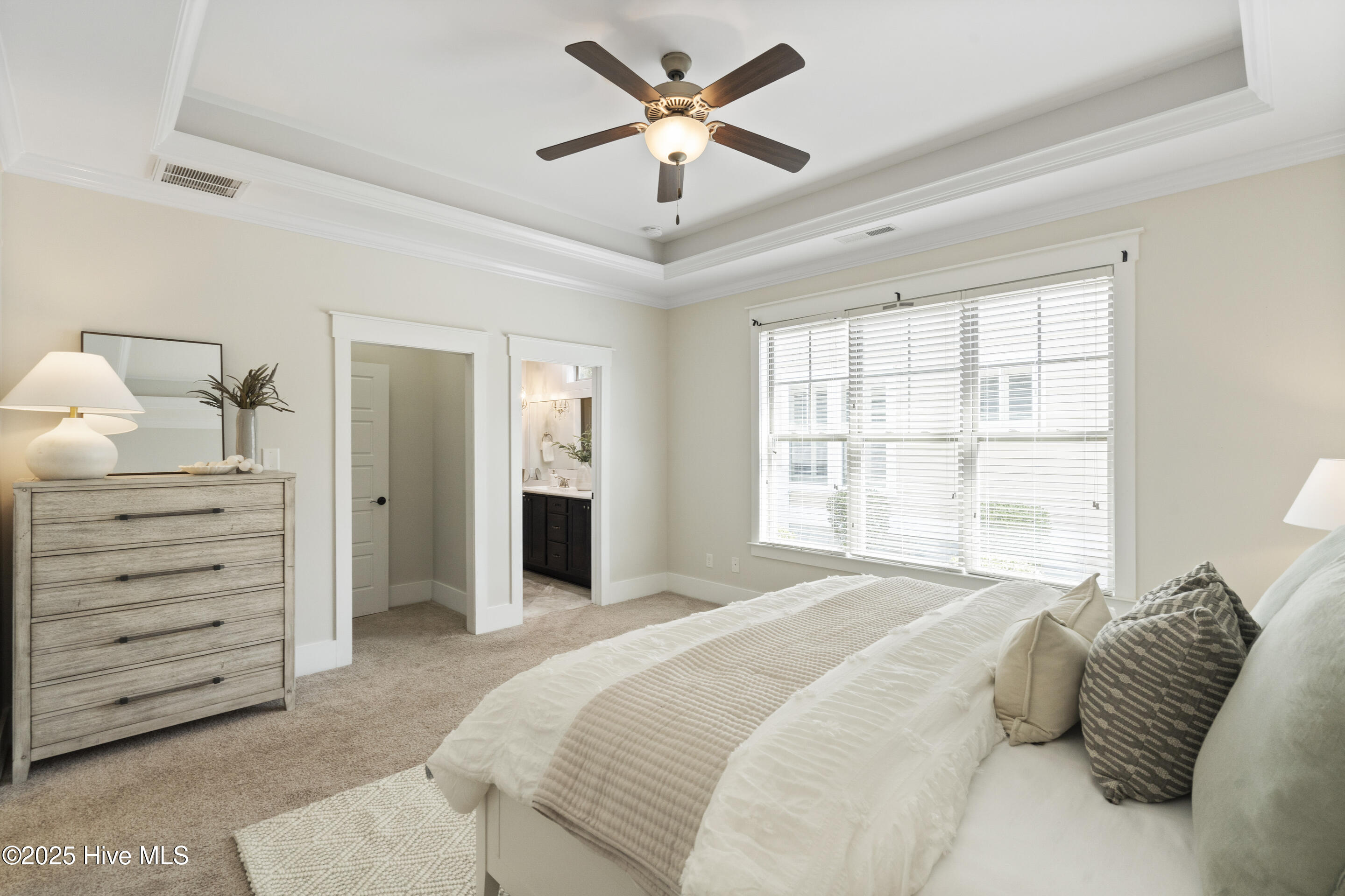 100497870 | Photo 20