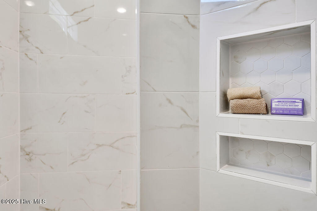 100529674 | Photo 111