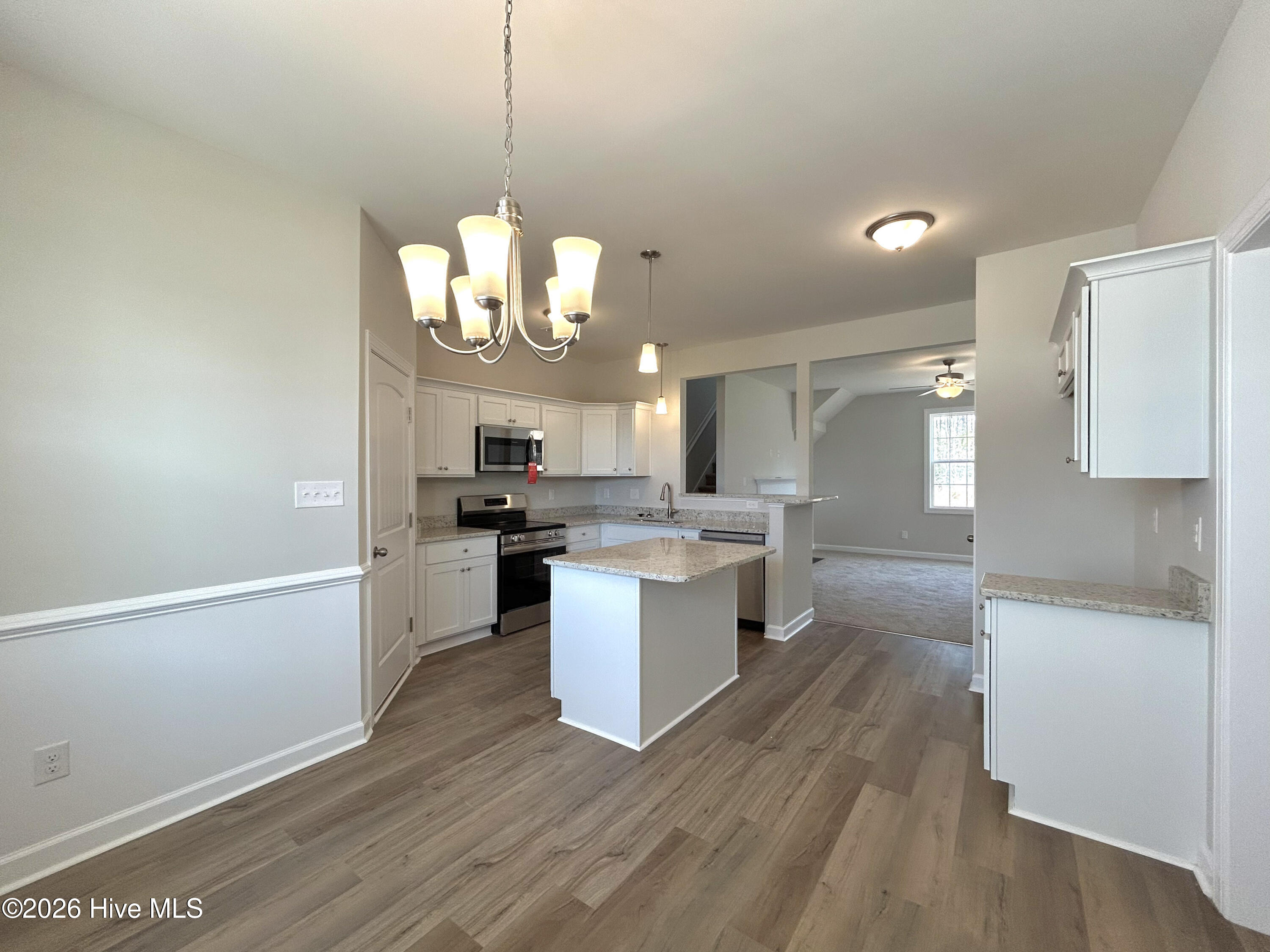 100560362 | Photo 21