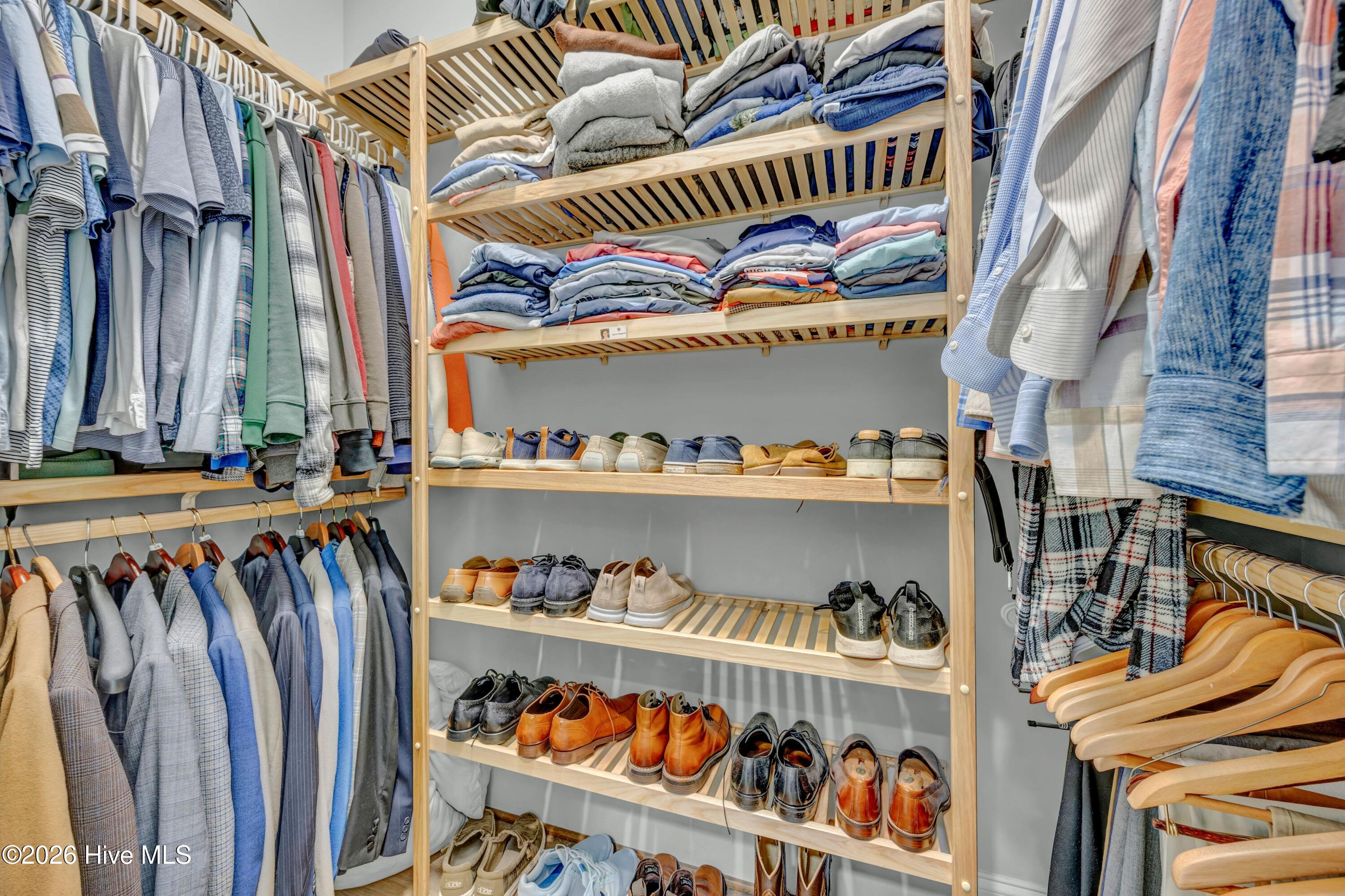 100566048 | Photo 48