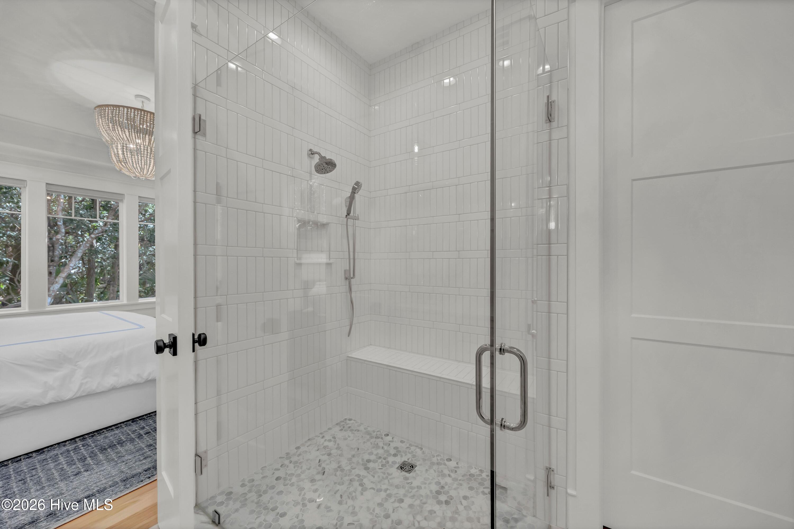 100567930 | Photo 29