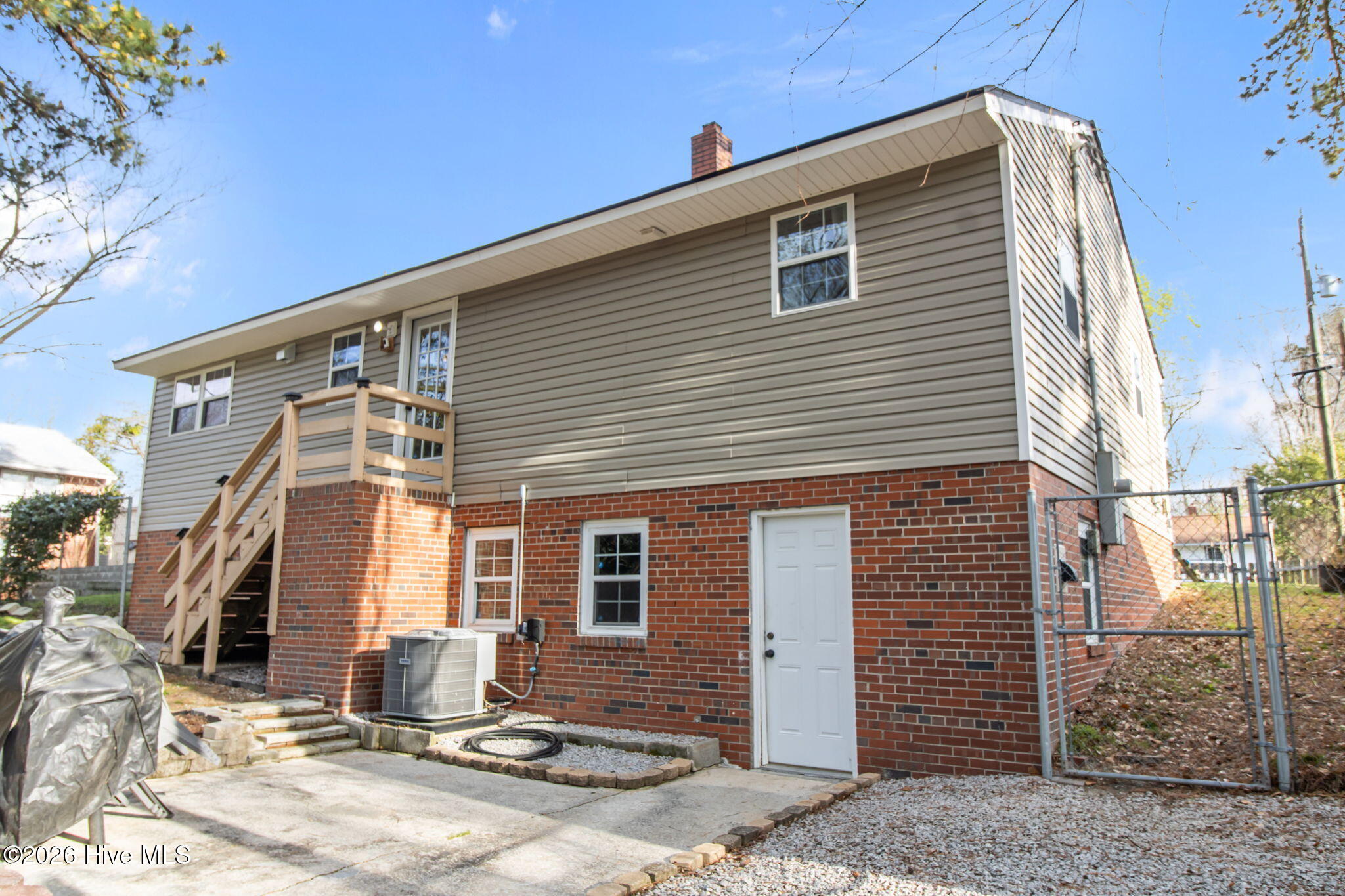 100561394 | Photo 30