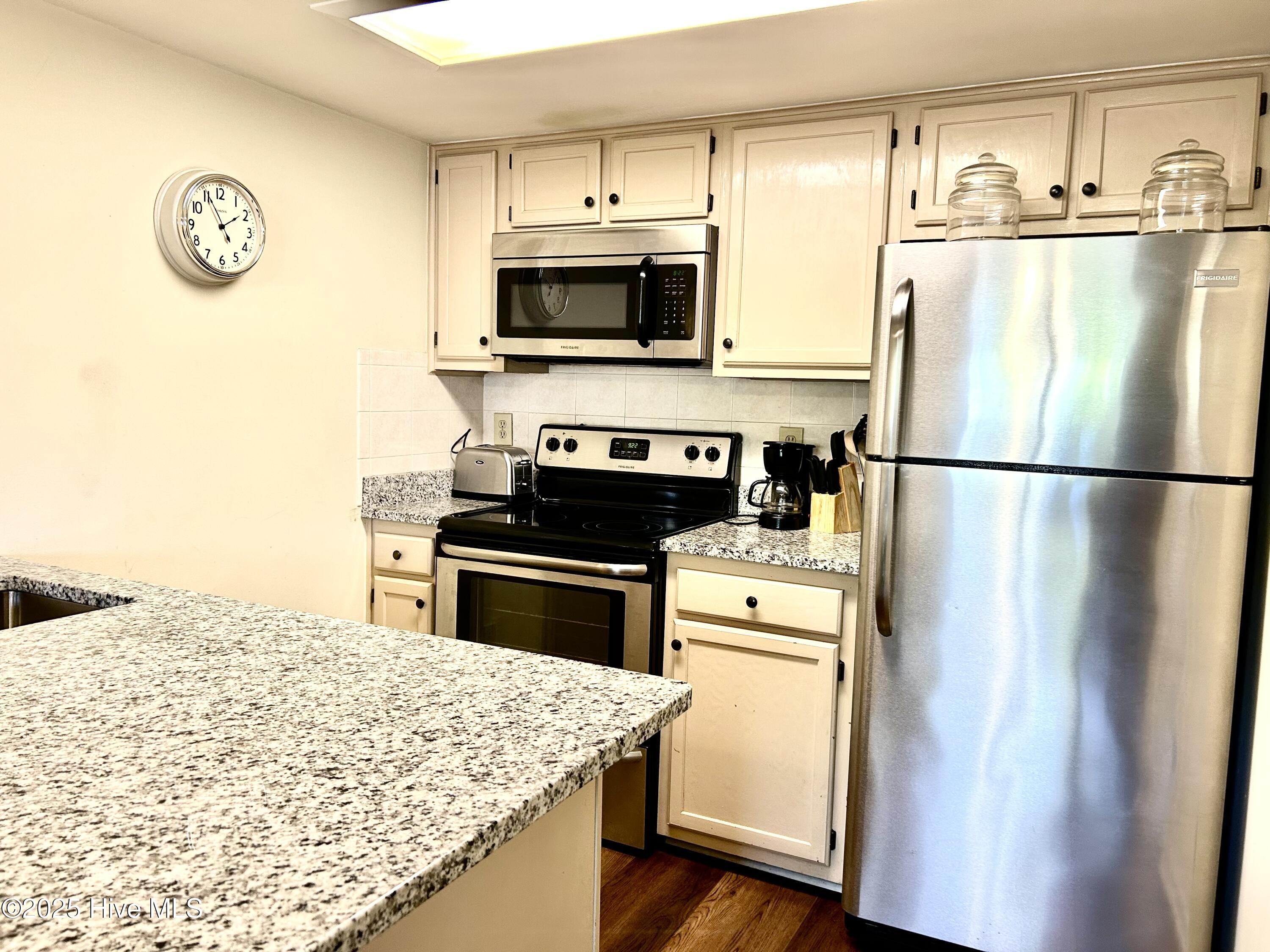 100501486 | Photo 18