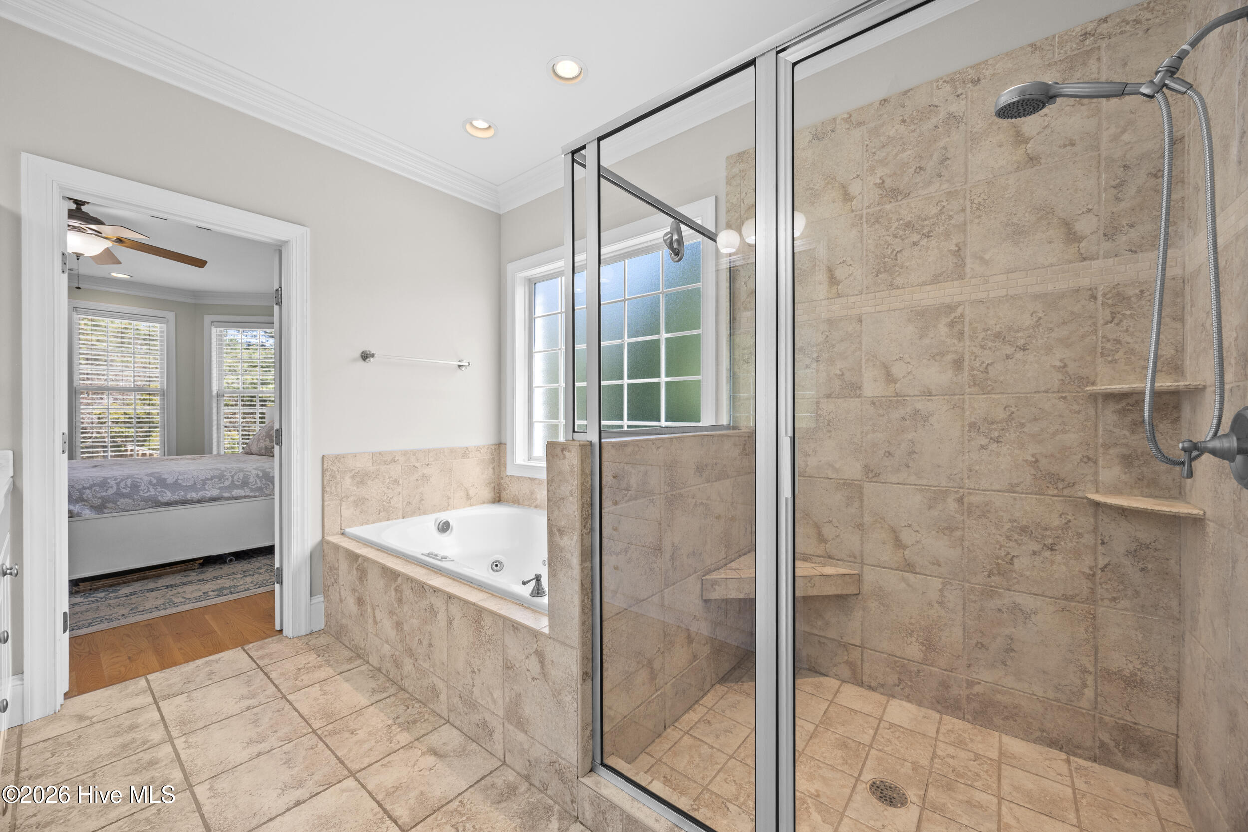 100565771 | Photo 33