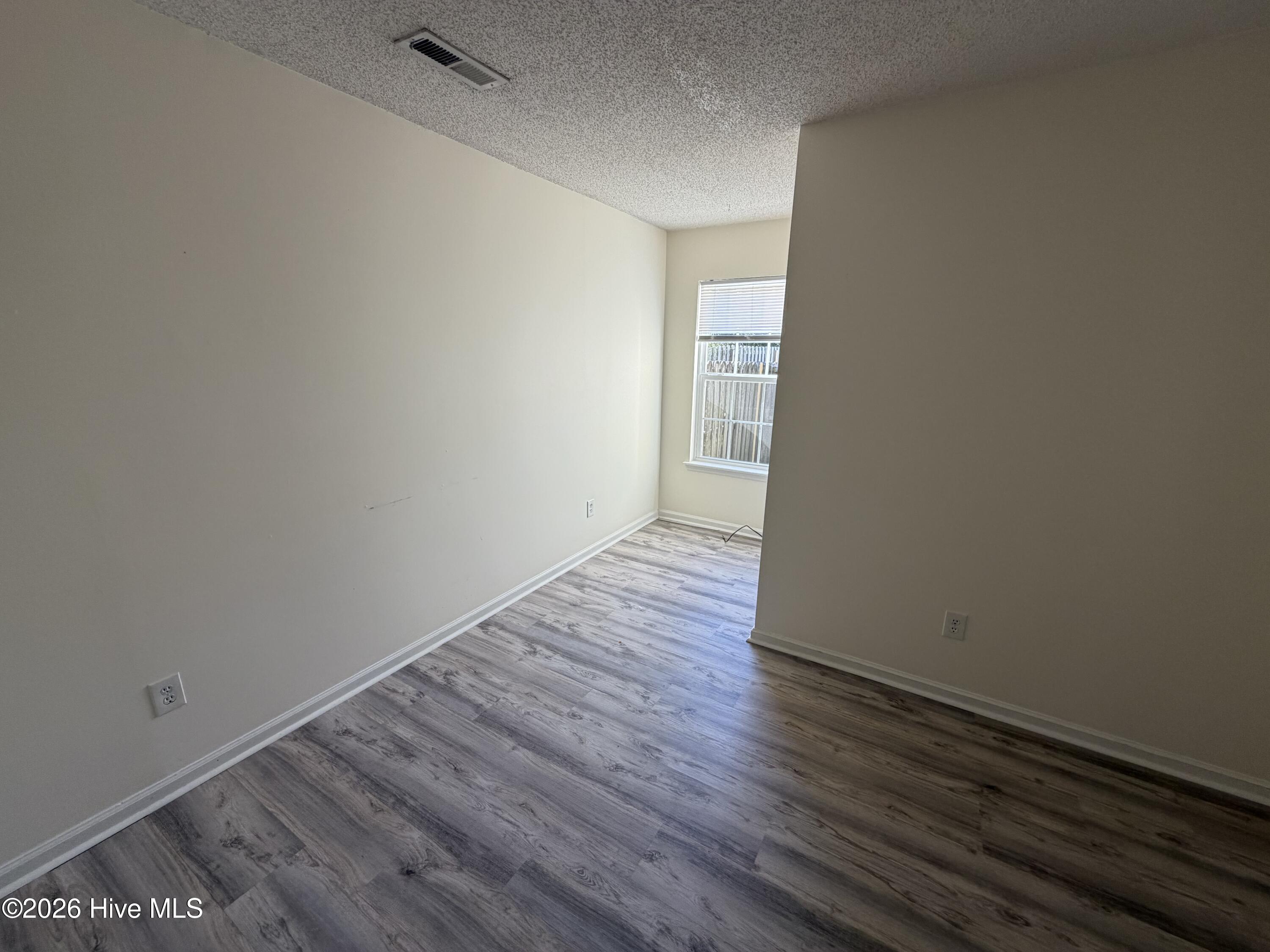 100556707 | Photo 16