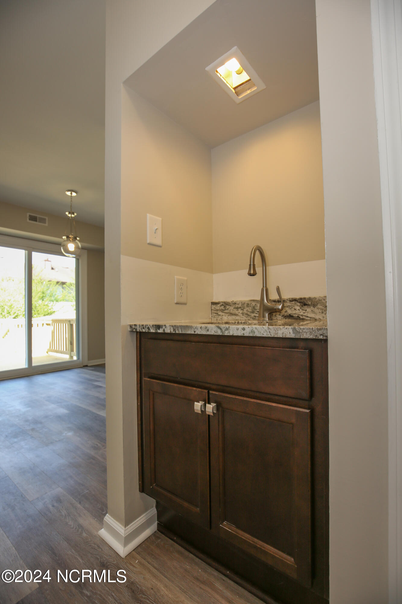 100557159 | Photo 11