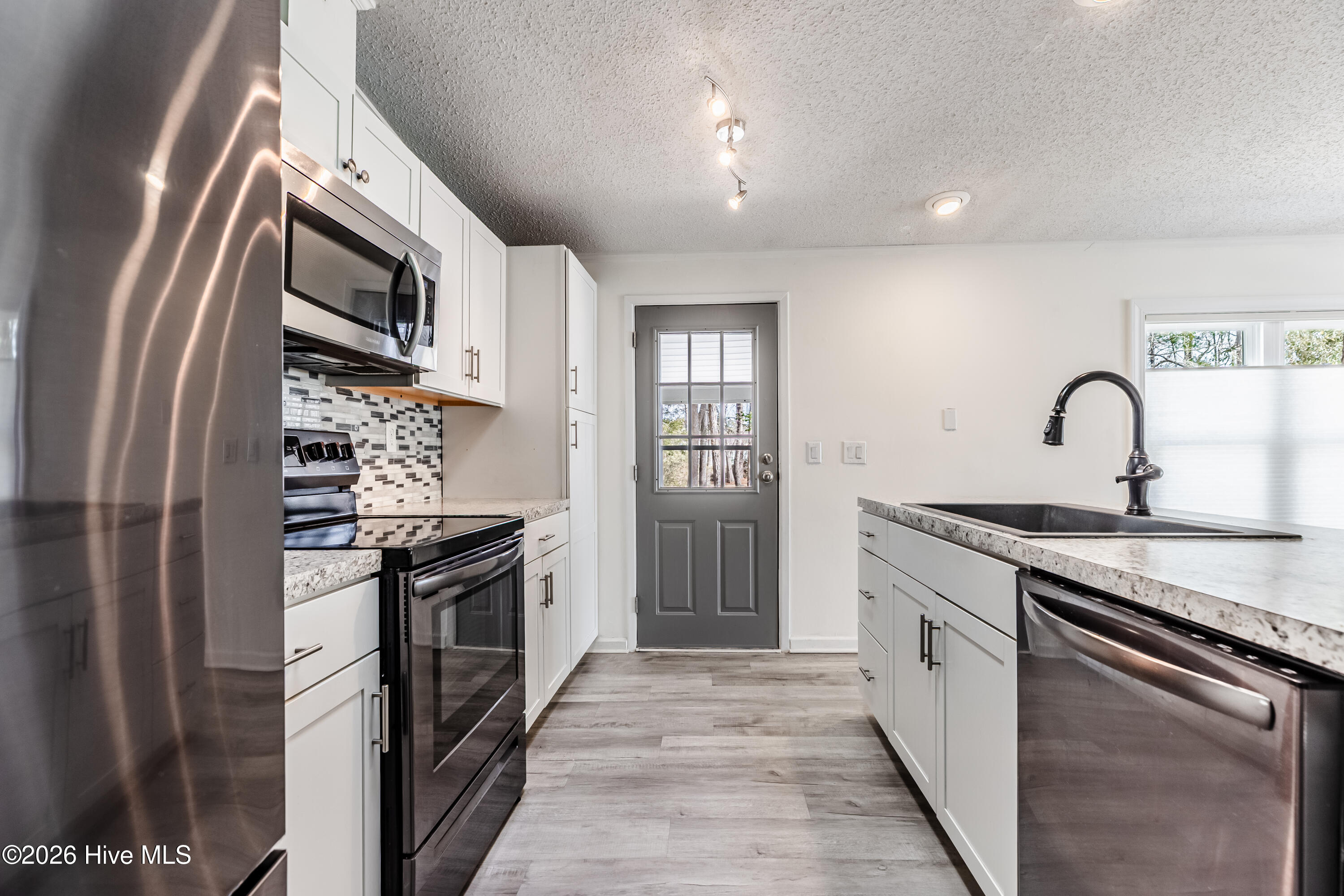 100555221 | Photo 13