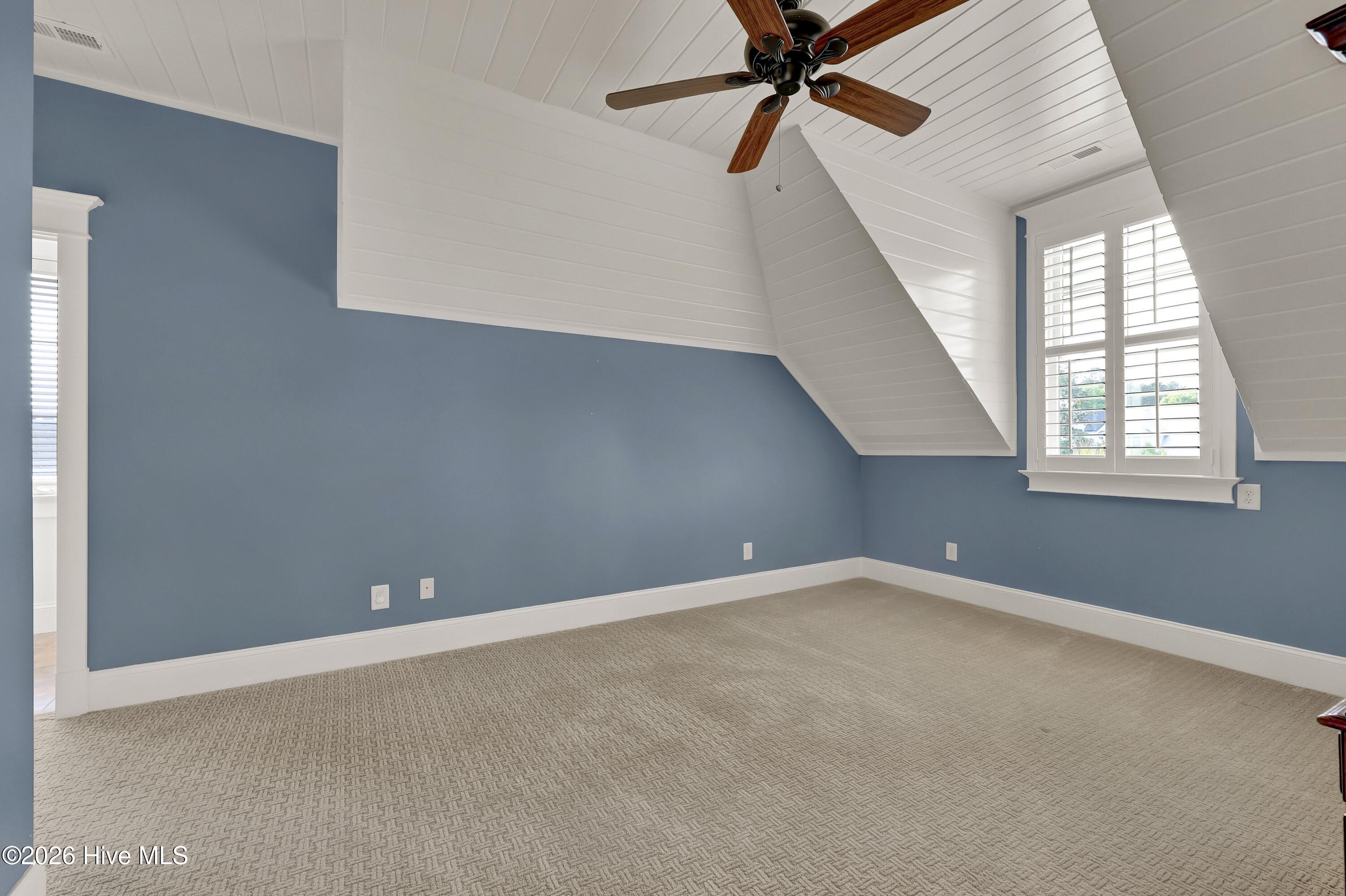 100569484 | Photo 53