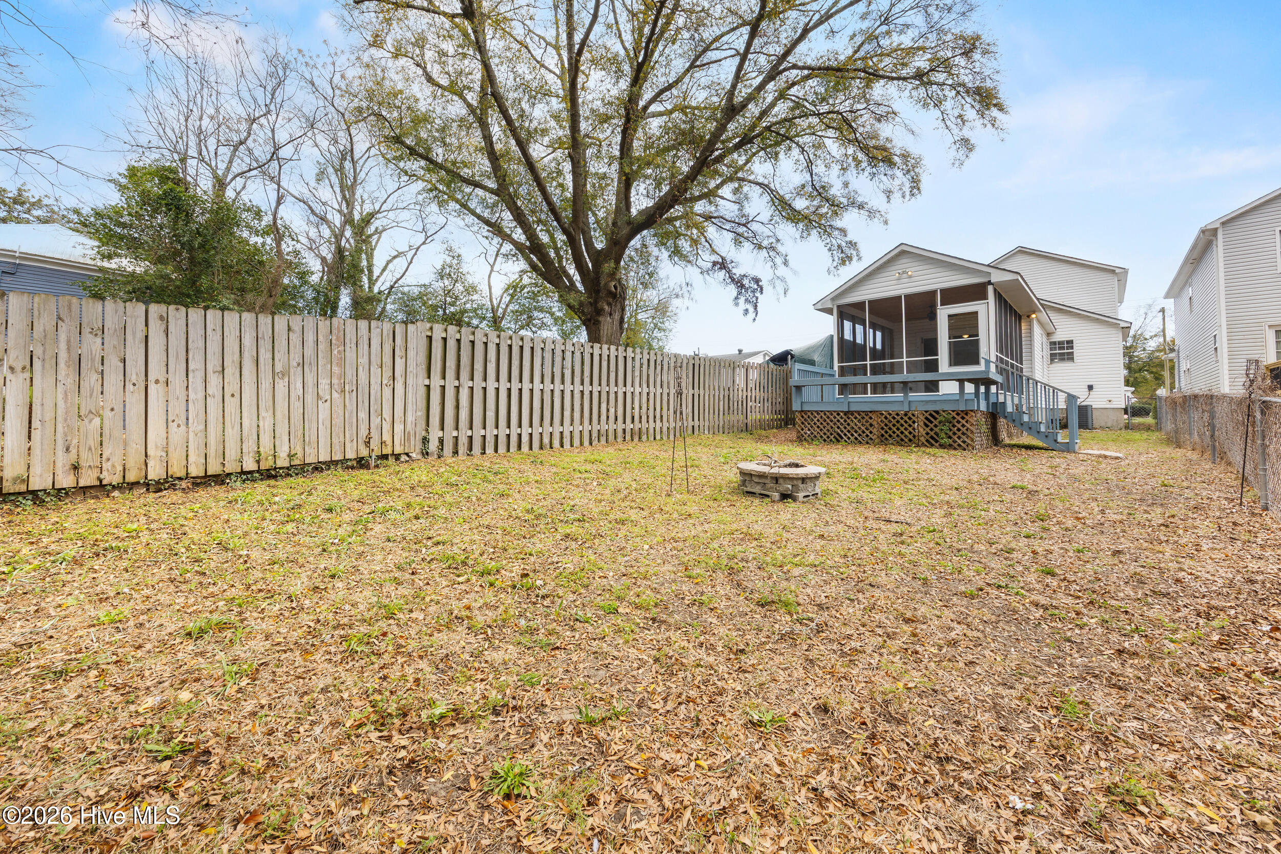 100558916 | Photo 35