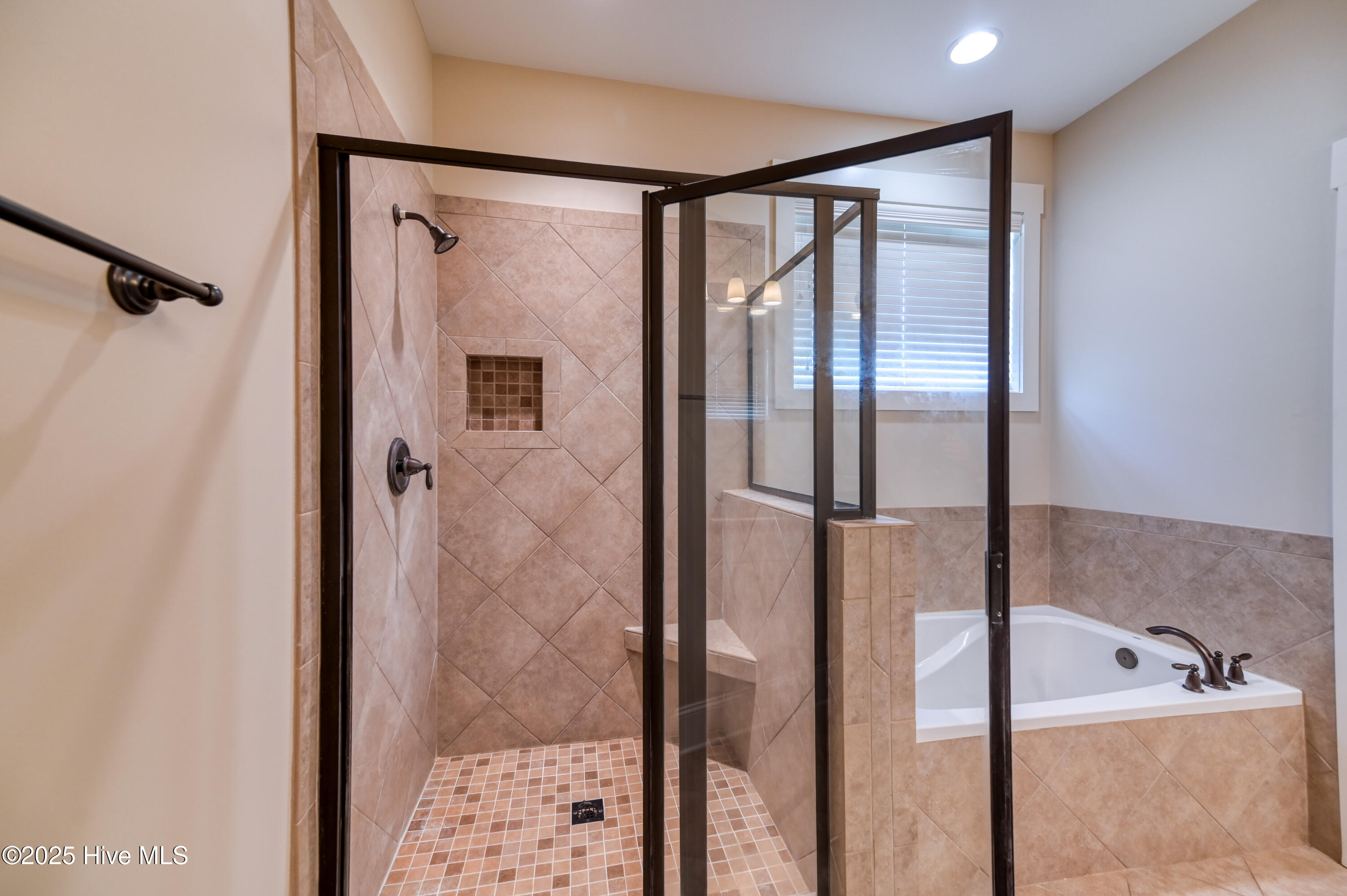 100487602 | Photo 20