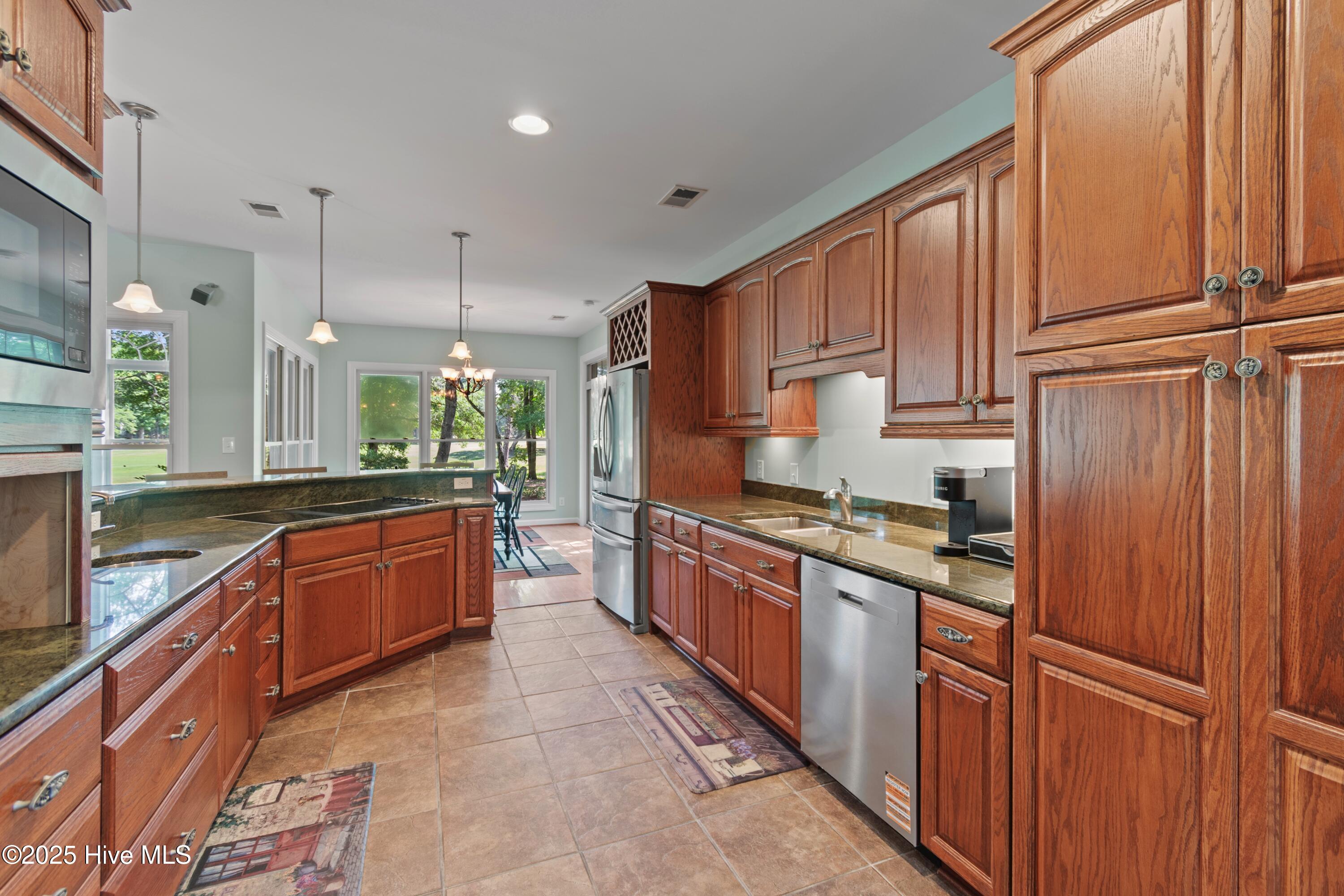 100509392 | Photo 18