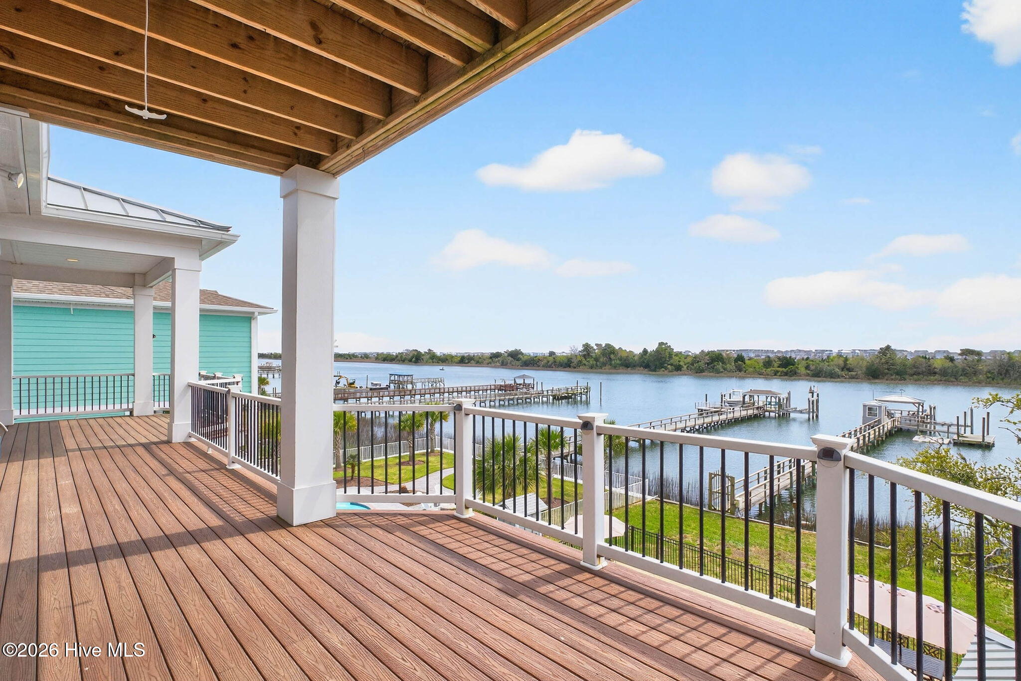 100563982 | Photo 37