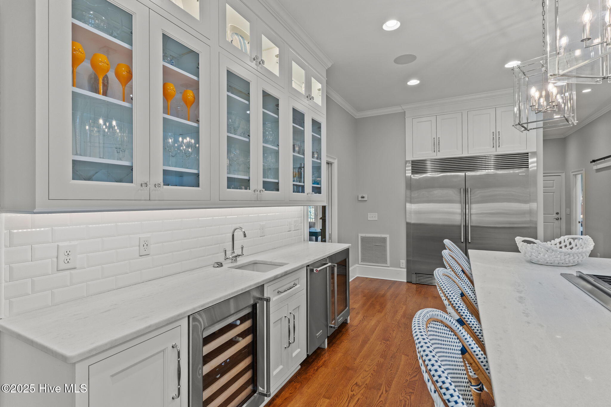 100537269 | Photo 32