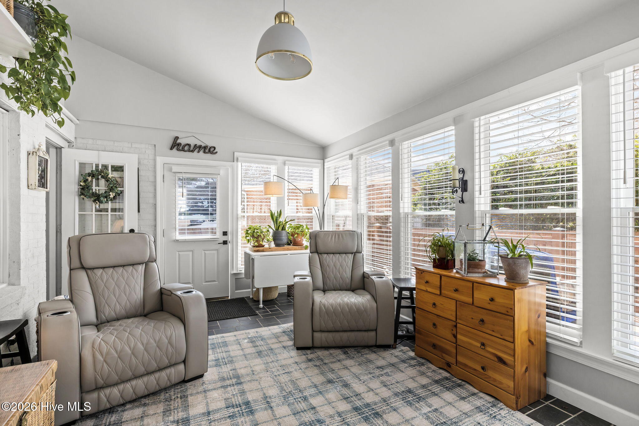 100555597 | Photo 24