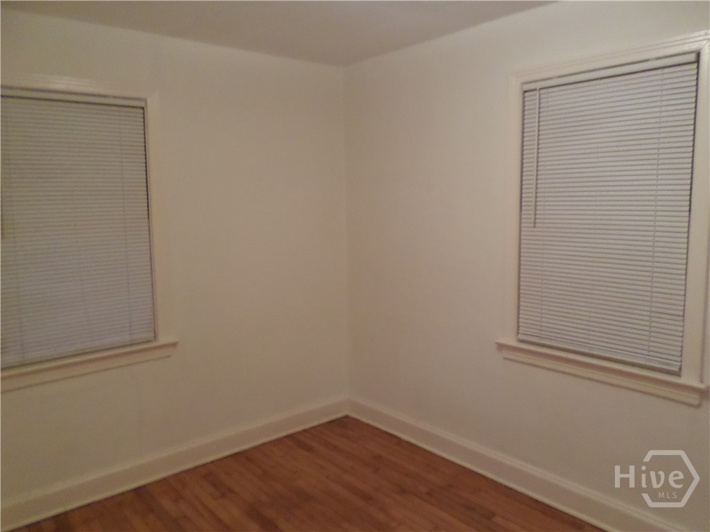 Dining or Bonus Two Windows
