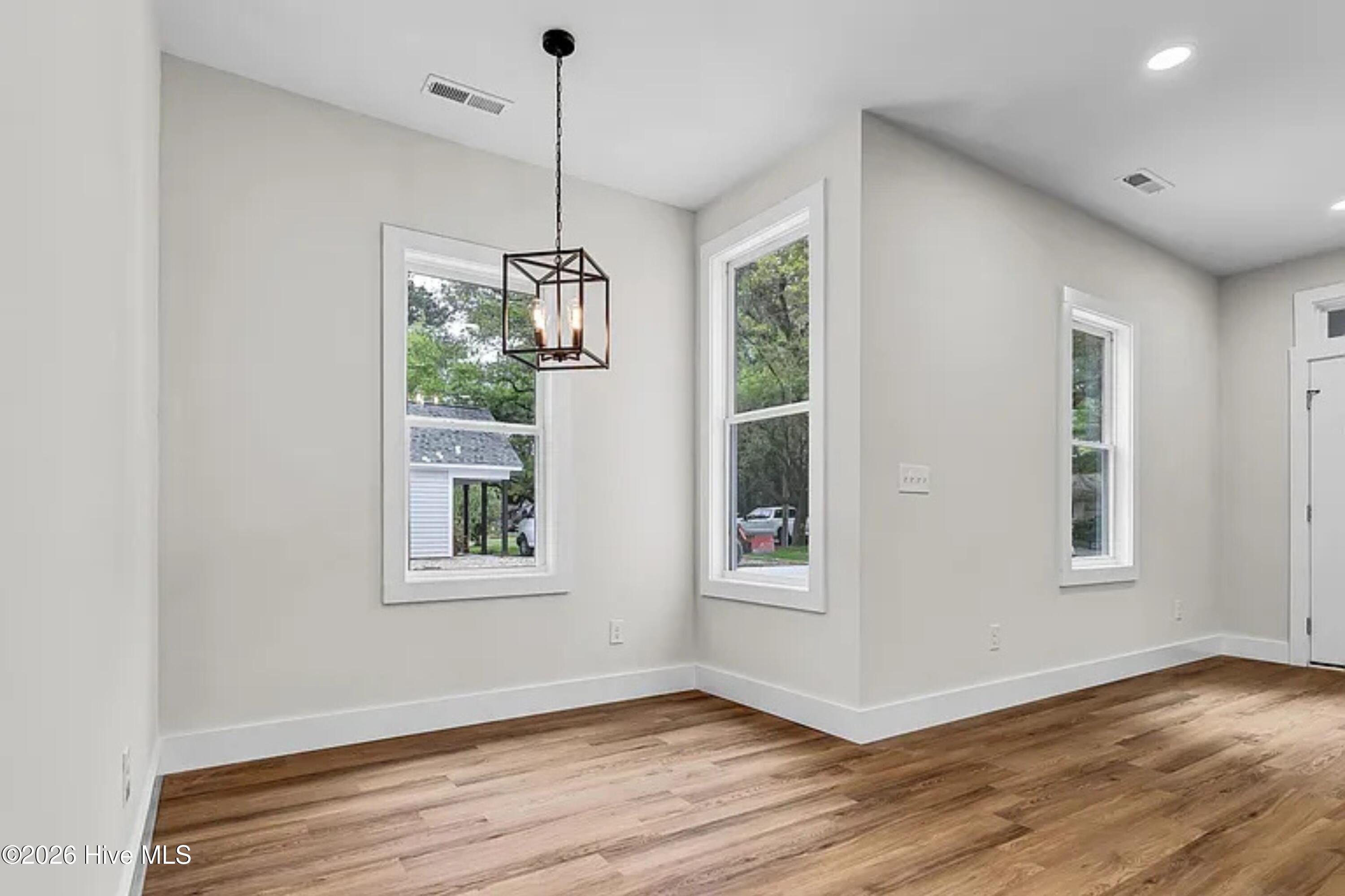 100568664 | Photo 10