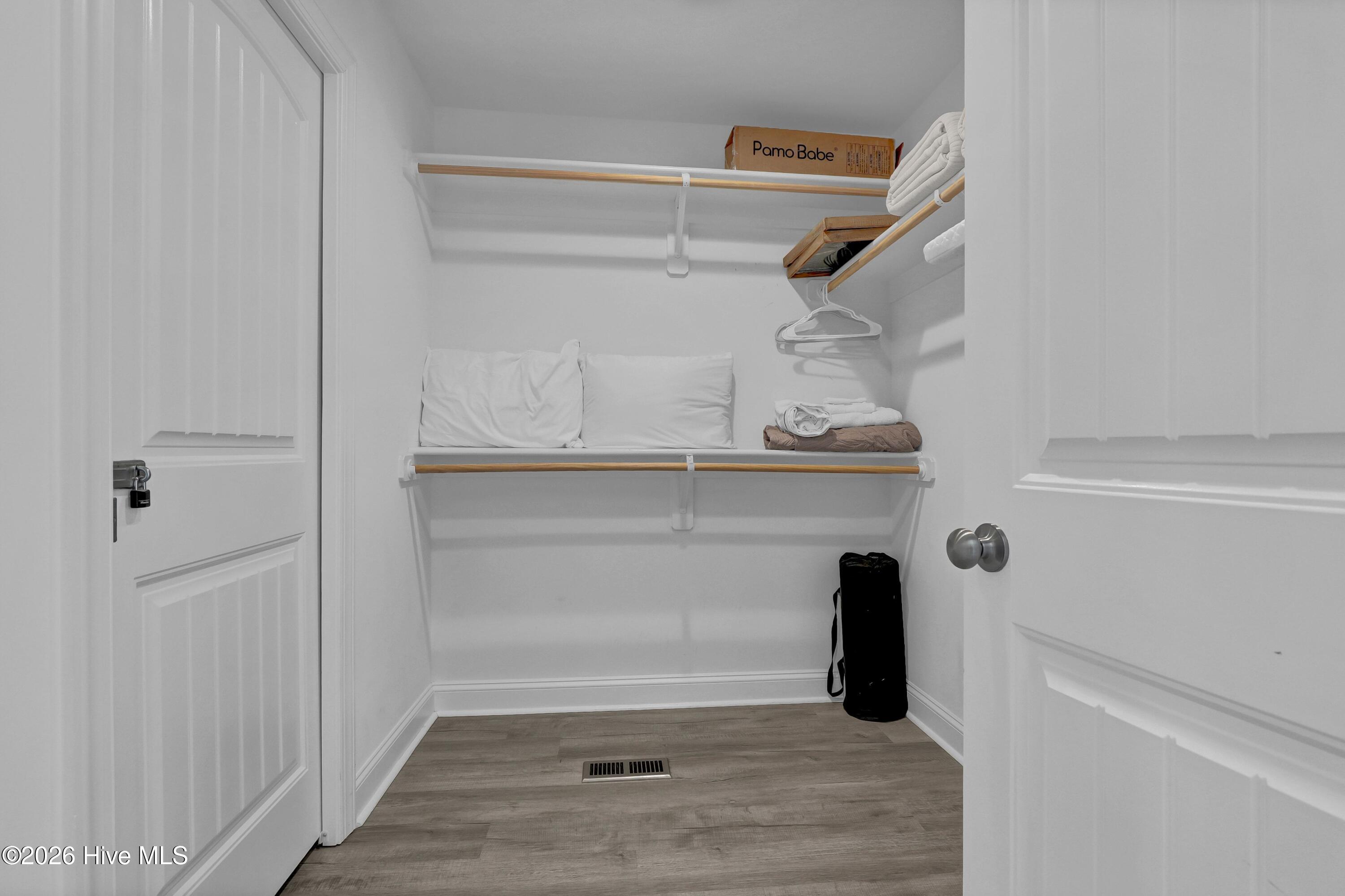 100554934 | Photo 45