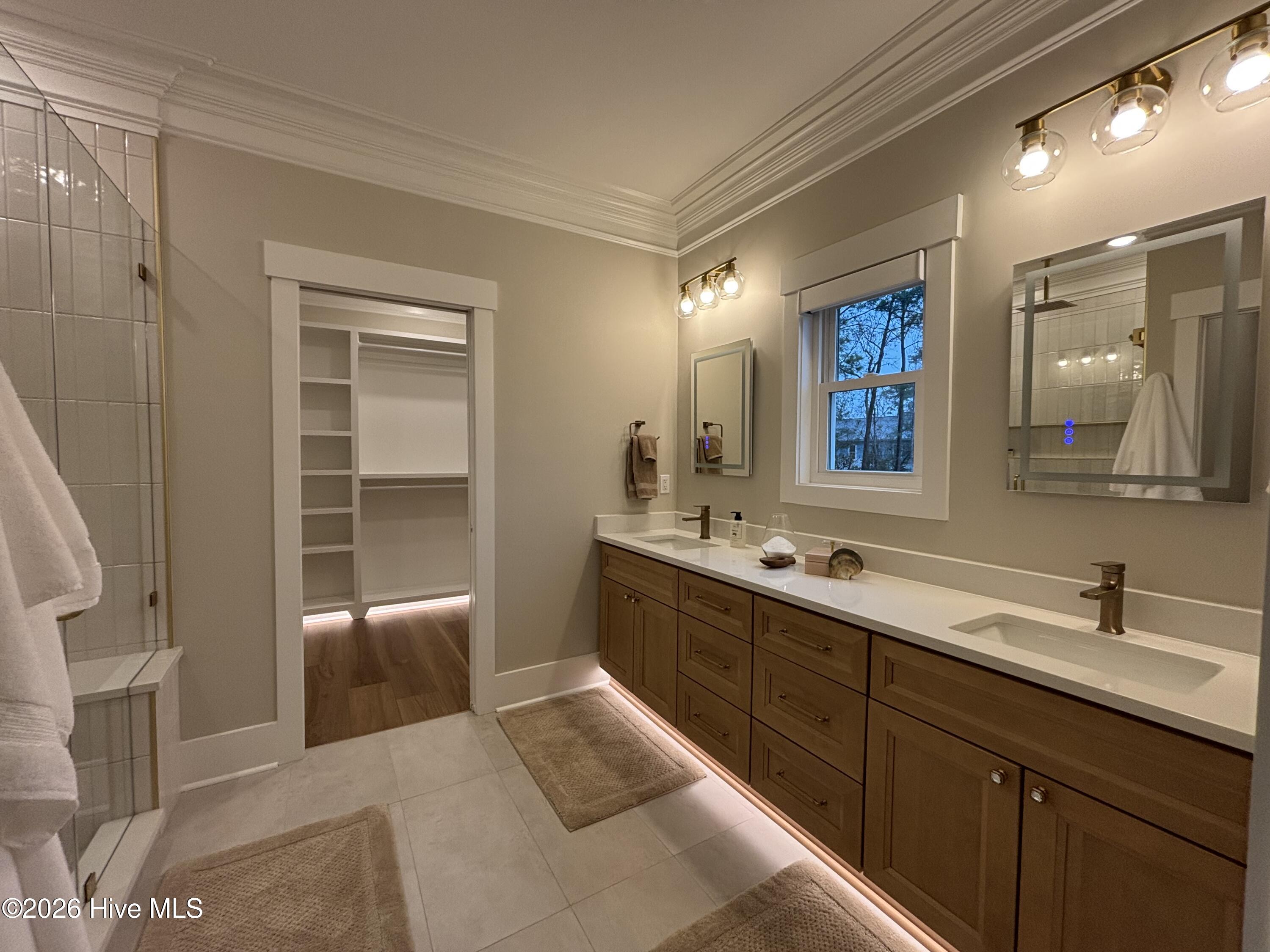 100516902 | Photo 86