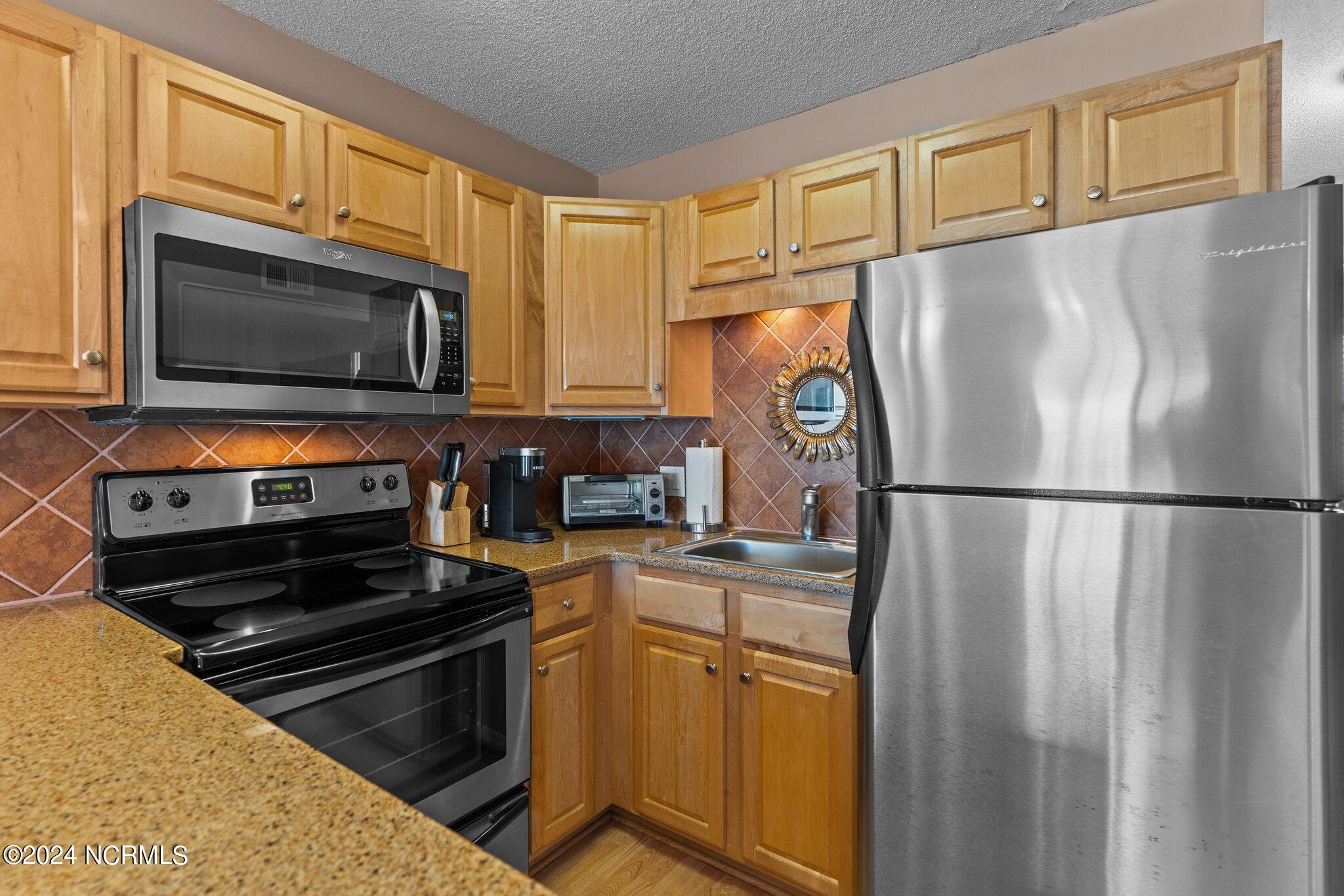 100523190 | Photo 14