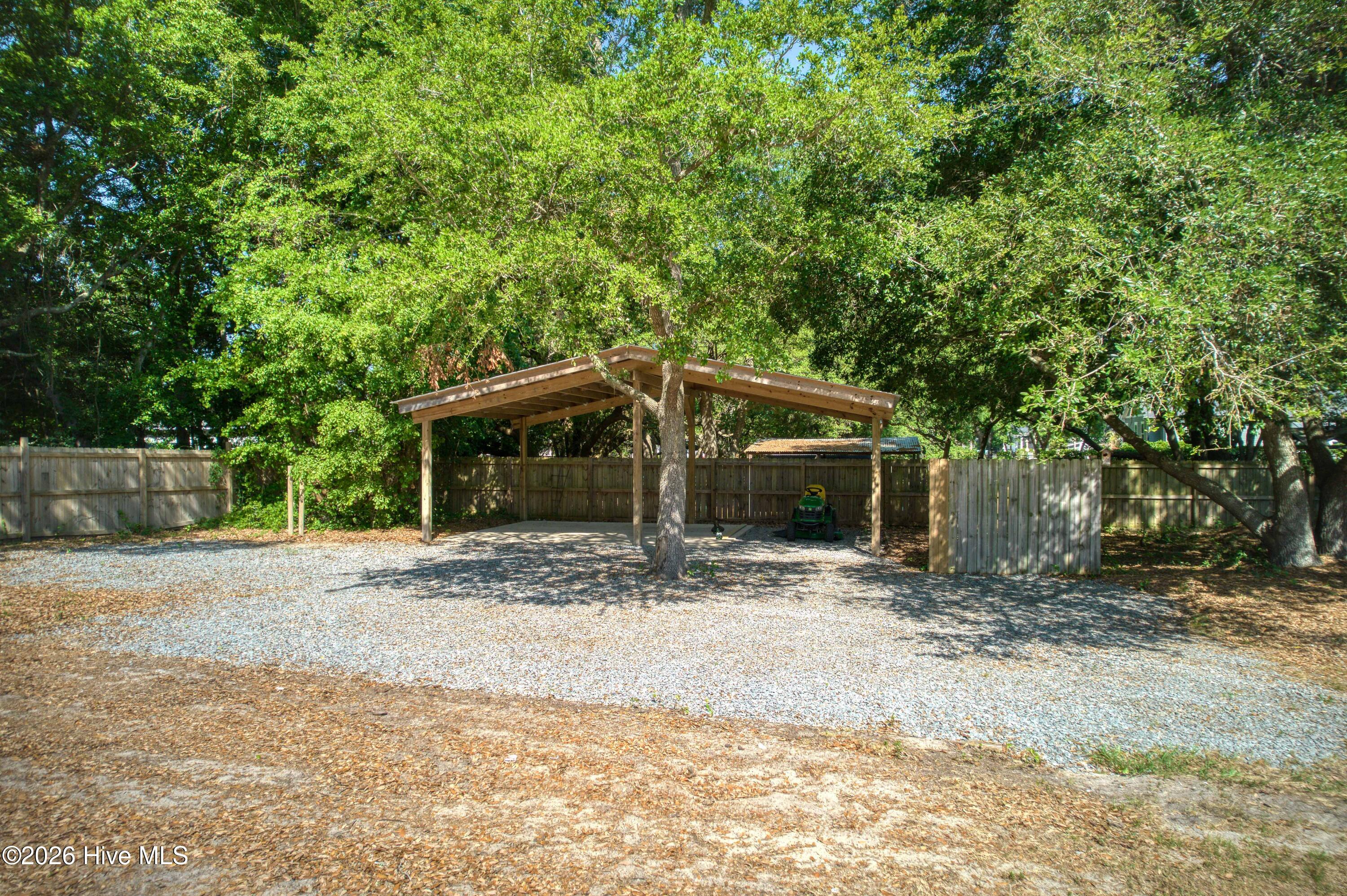 100569284 | Photo 65