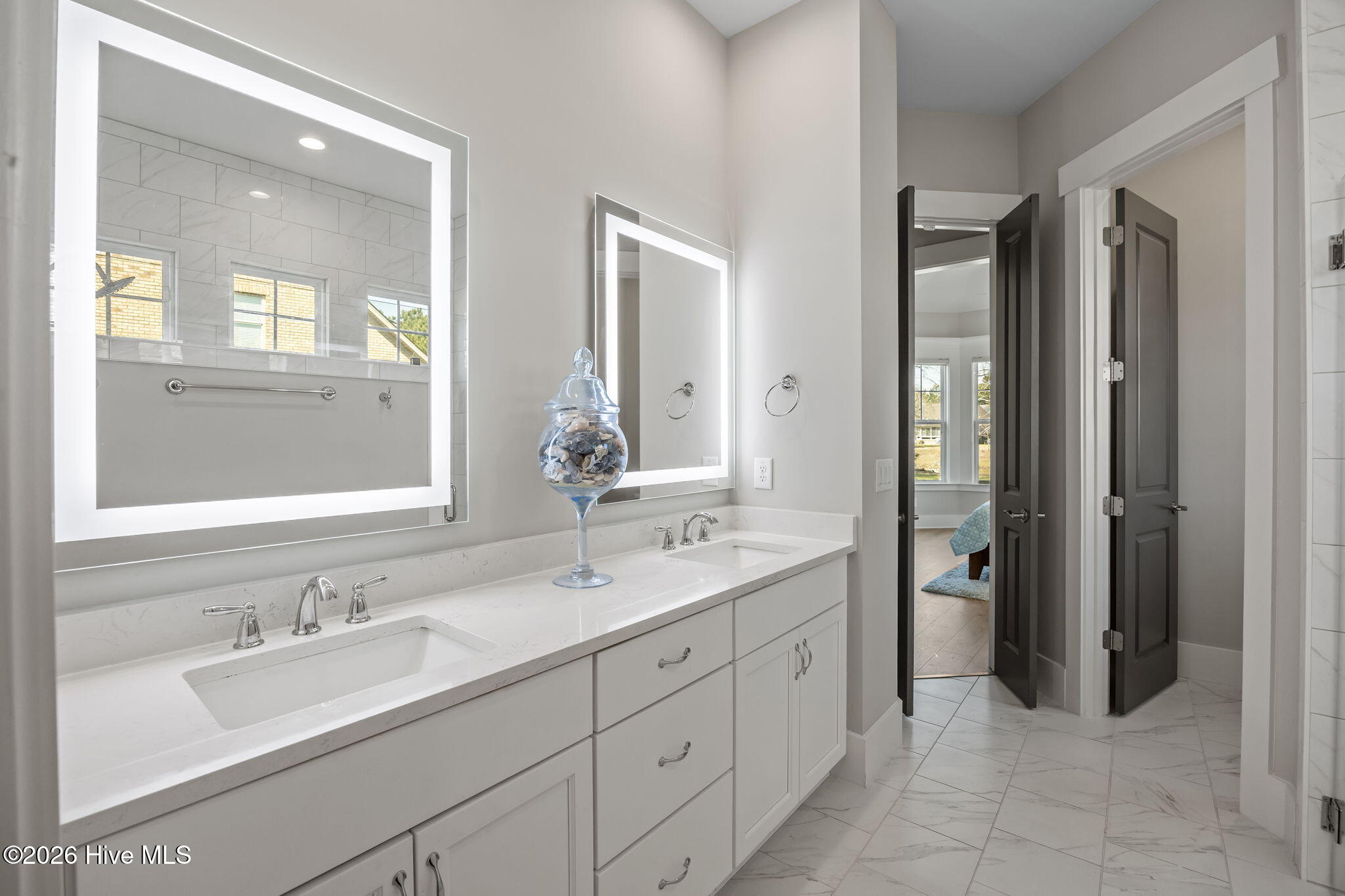 100563731 | Photo 35