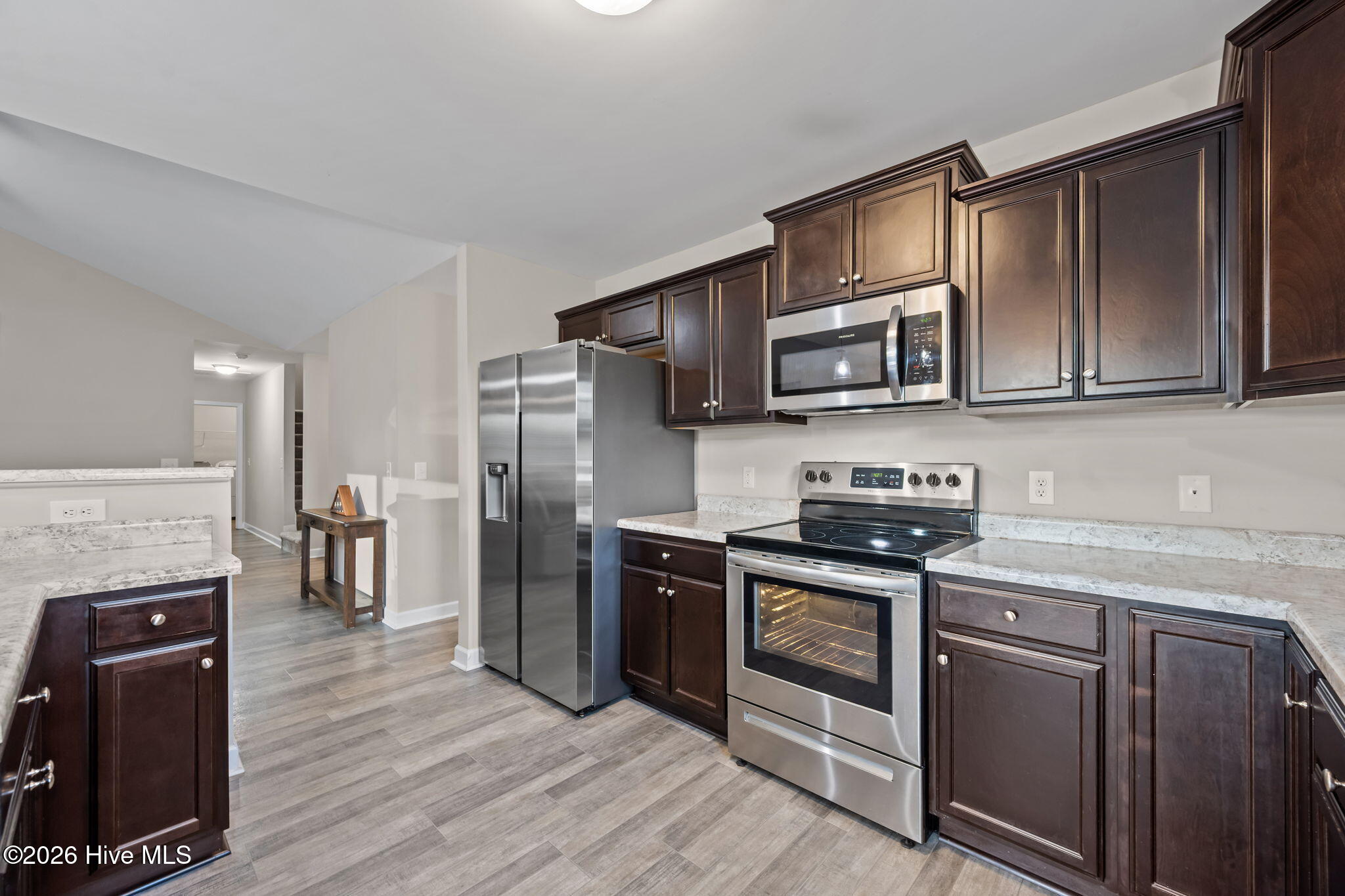 100548485 | Photo 12