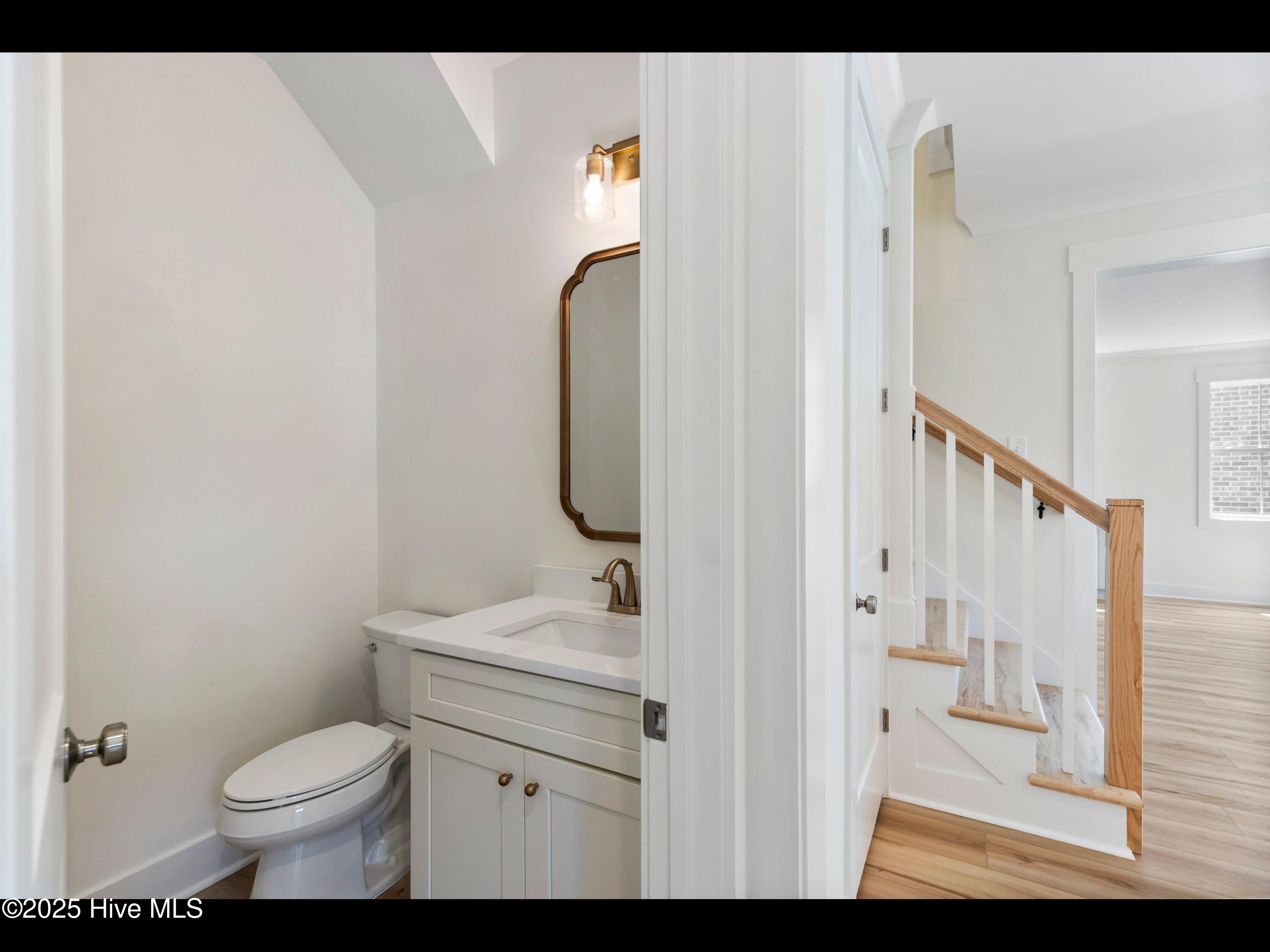 100490321 | Photo 21